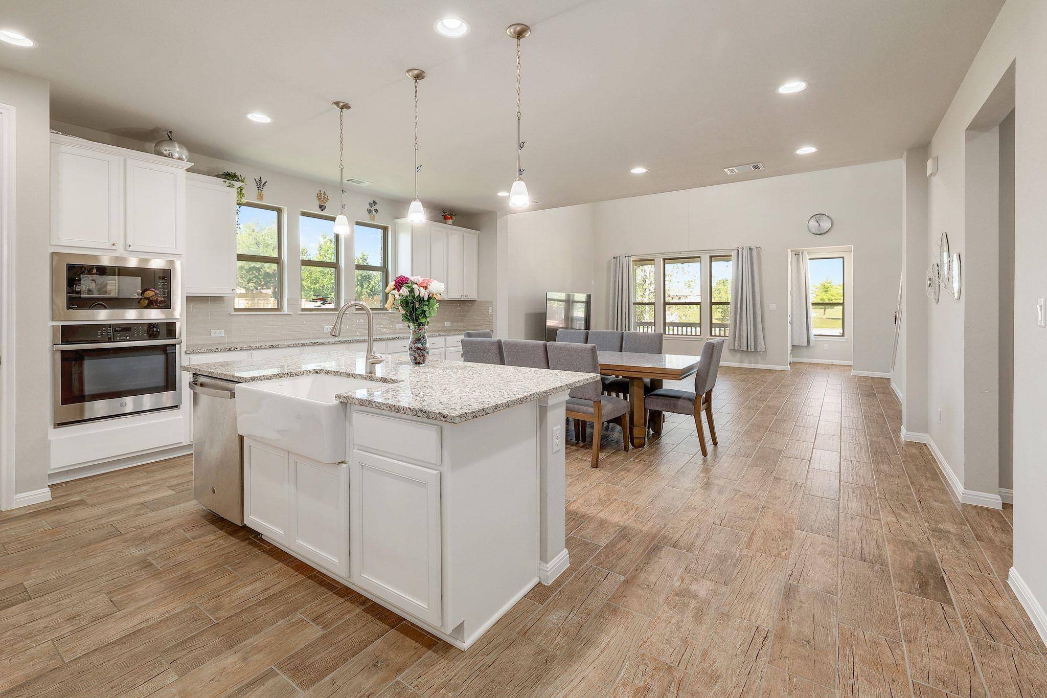 1136 Almeria BND, Leander, TX 78641