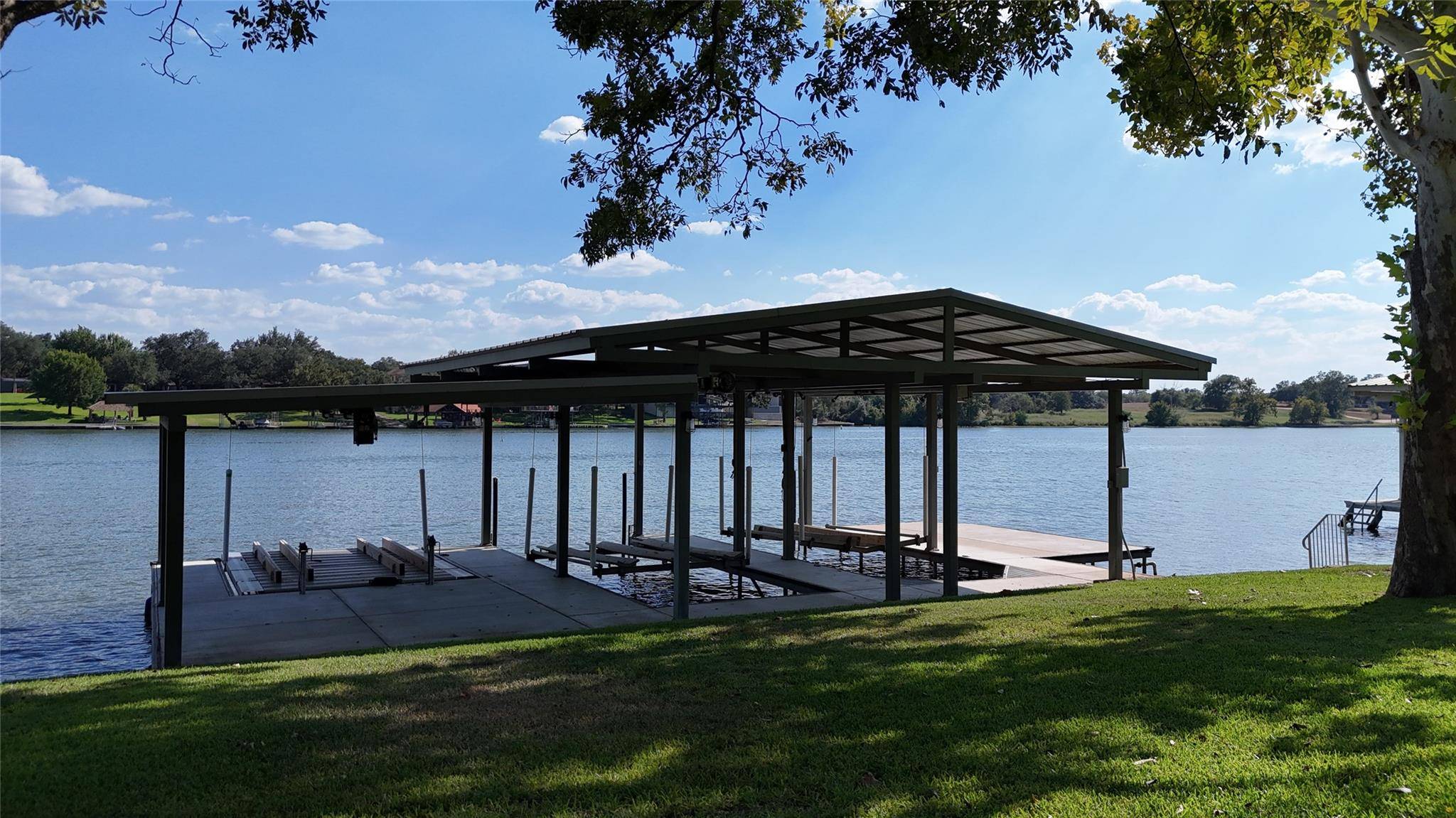 1912 Bluebonnet LN, Kingsland, TX 78639