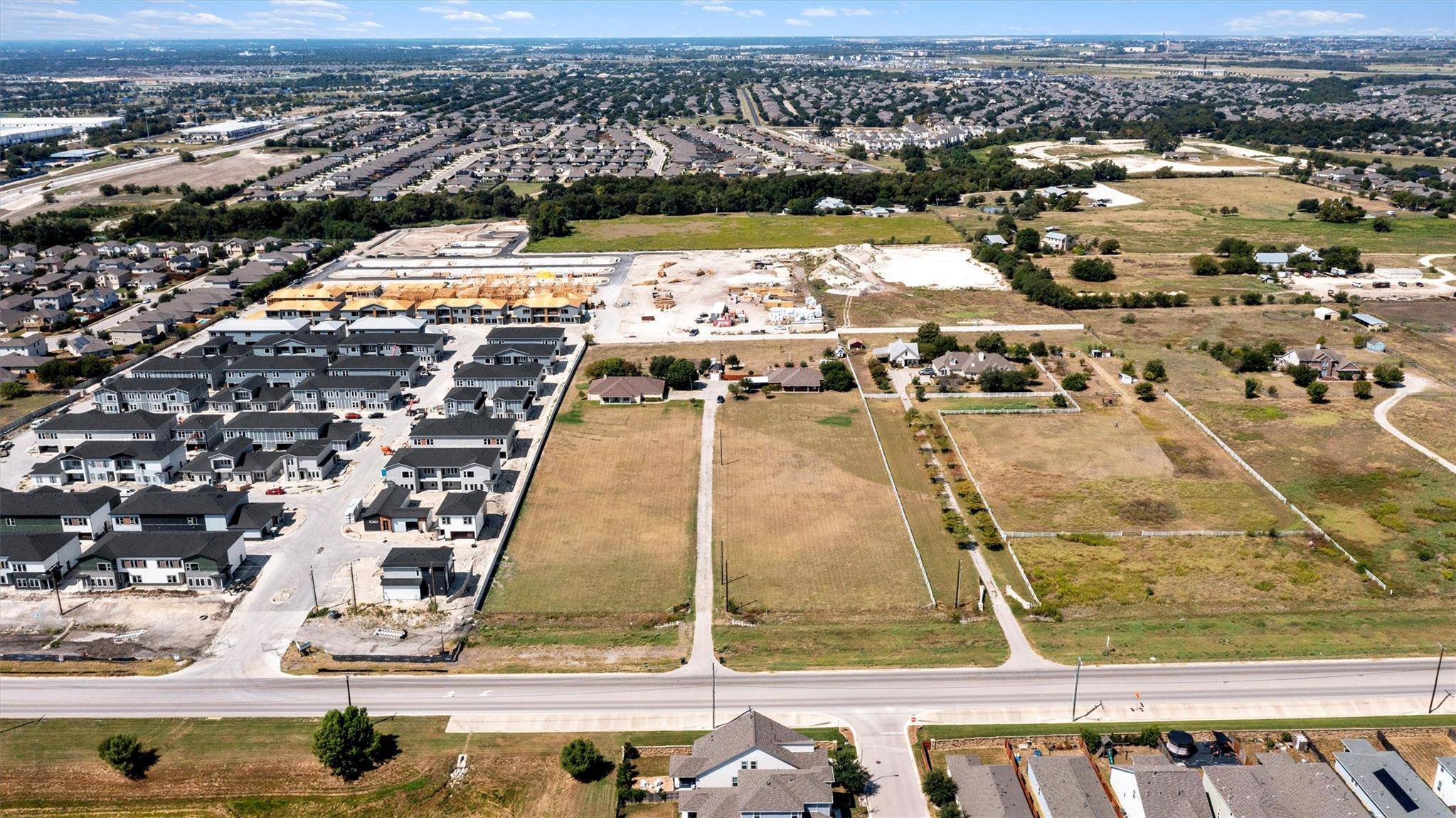8000 County Road 110 RD, Round Rock, TX 78665