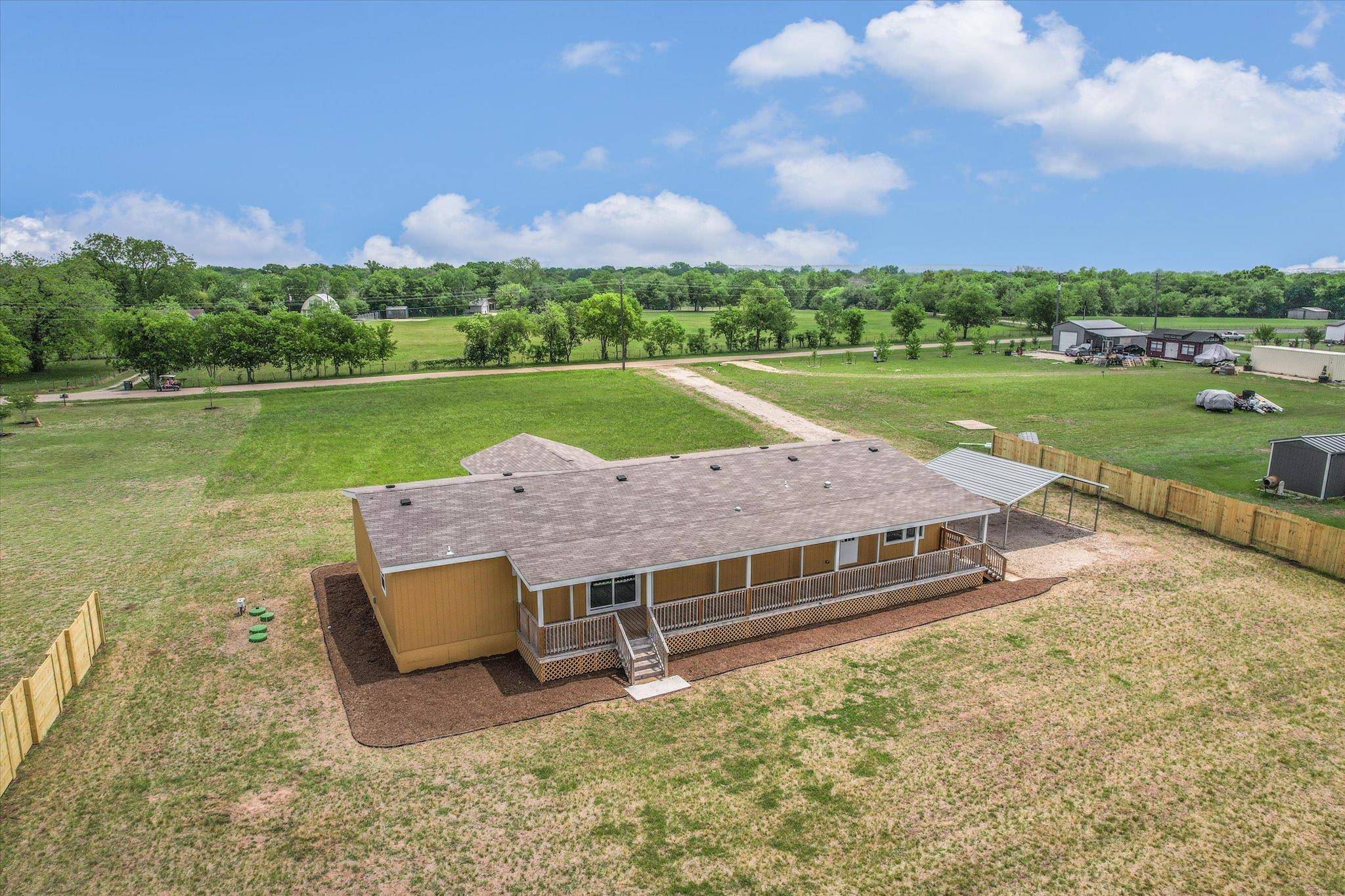 202 Lazy River LN, Elgin, TX 78621