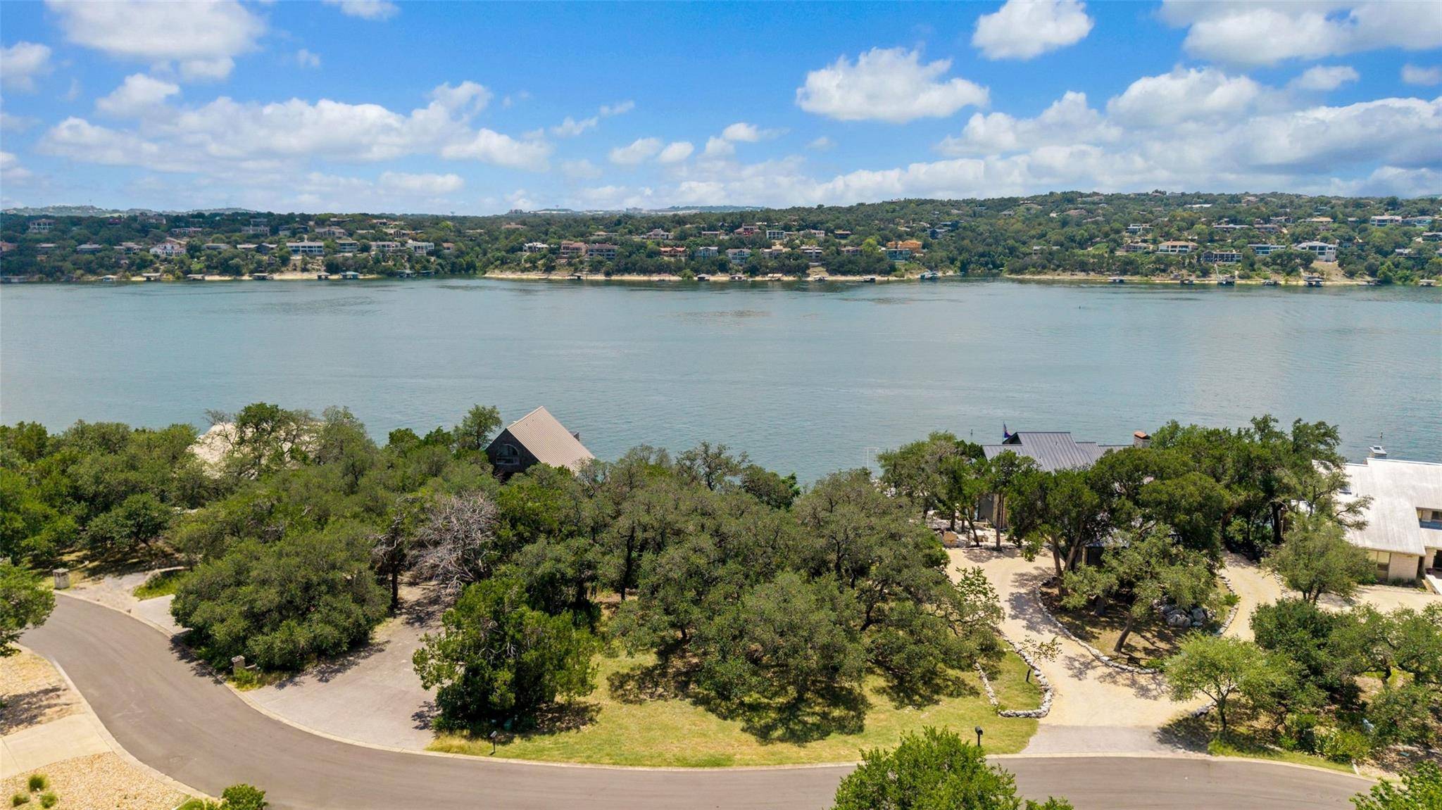 18401 Lakepoint CIR, Point Venture, TX 78645