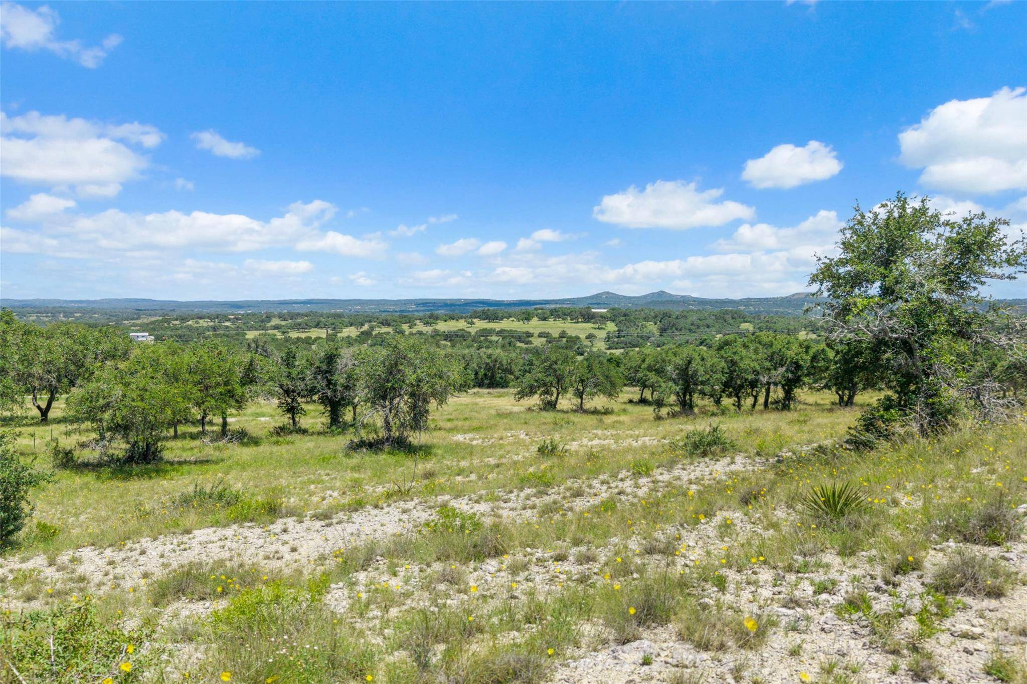 5032 Kendalia RD, Blanco, TX 78606
