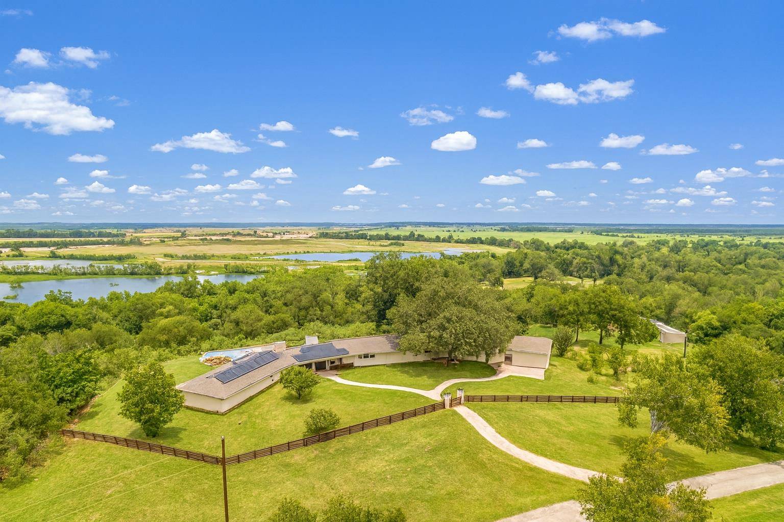 520 Double Eagle Ranch DR, Cedar Creek, TX 78612