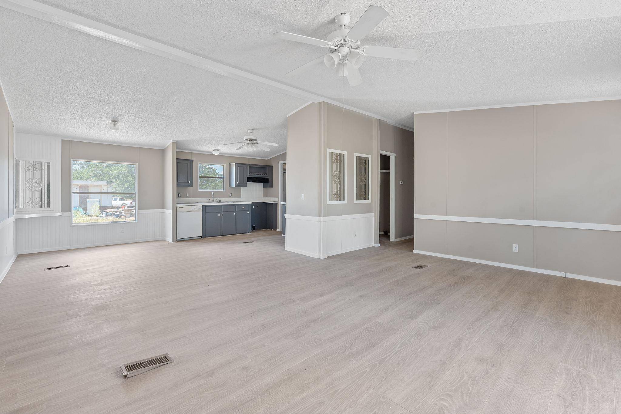 1385 Pettytown RD, Dale, TX 78616