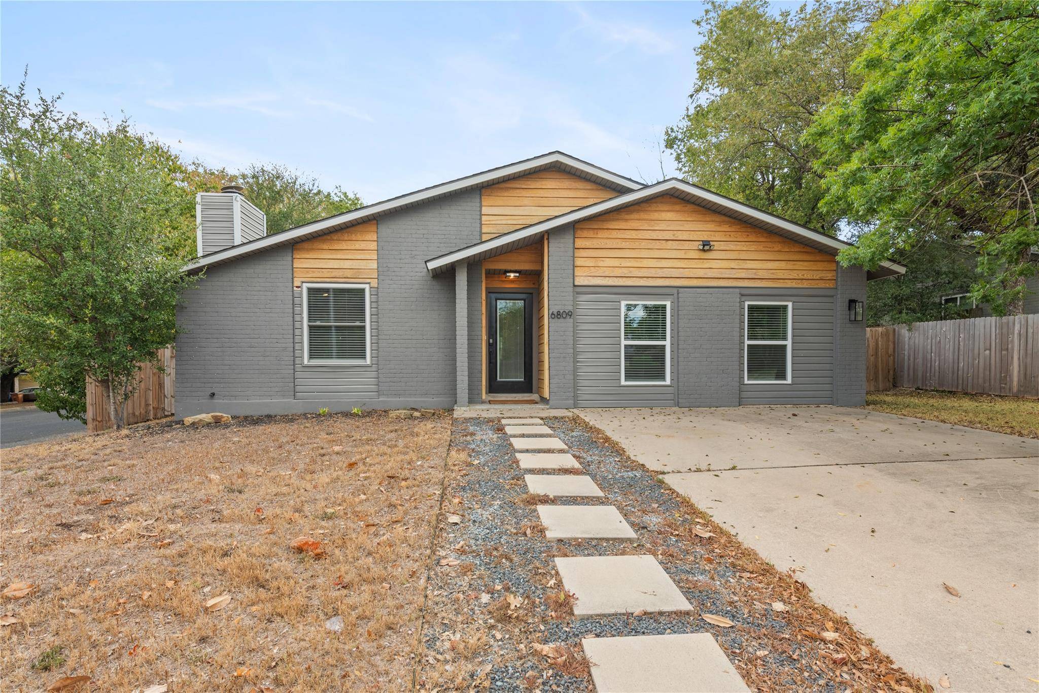 6809 Lunar DR, Austin, TX 78745
