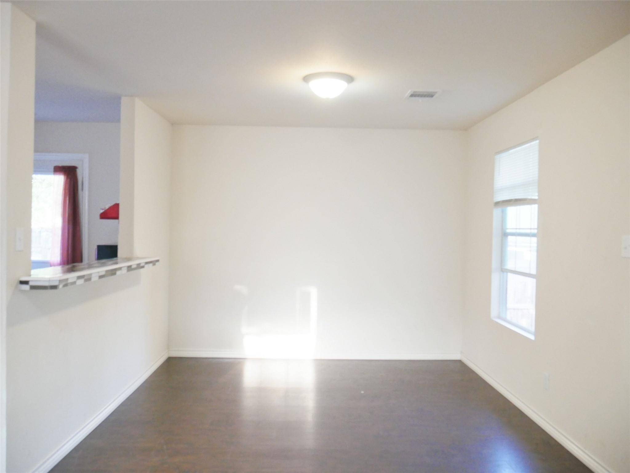 1013 Price ST, Taylor, TX 76574