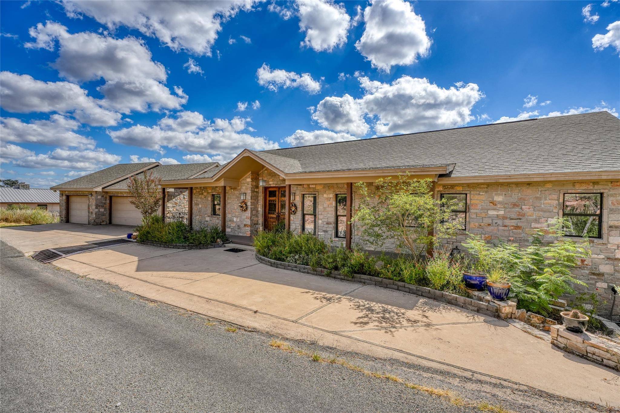 604 N Inwood RD, Buchanan Dam, TX 78609