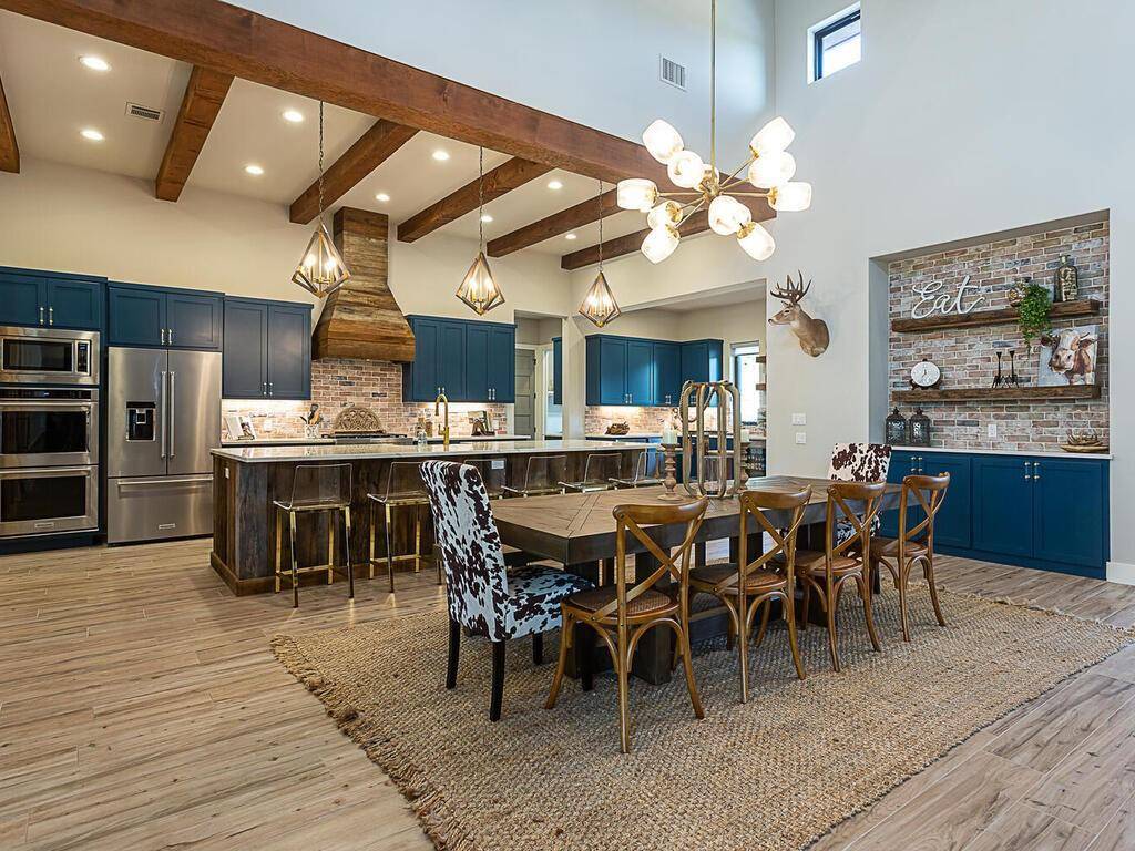 1708 Knights Chance LN, Spicewood, TX 78669