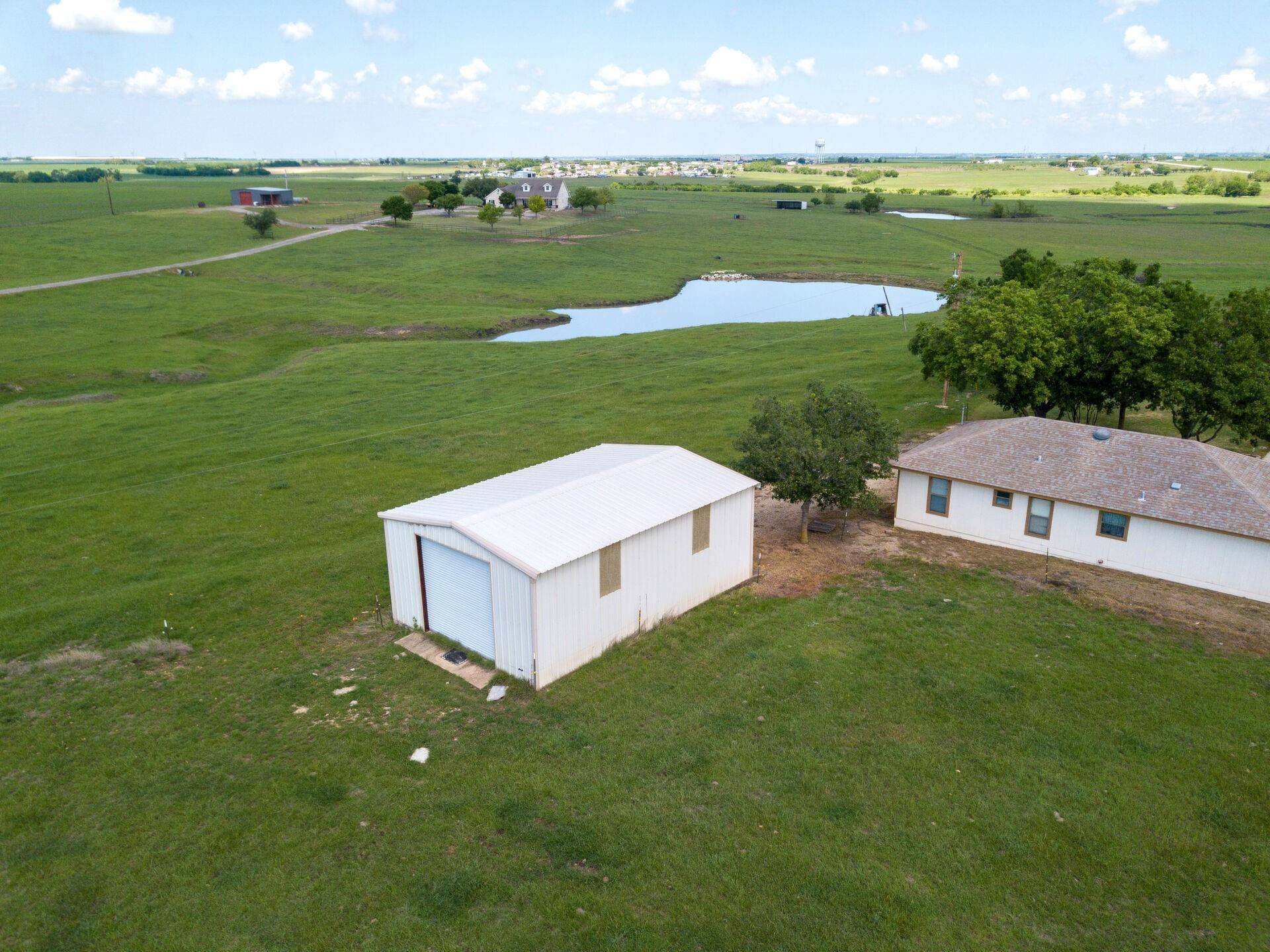 200,204, 210 County Road 160 RD, Taylor, TX 76574