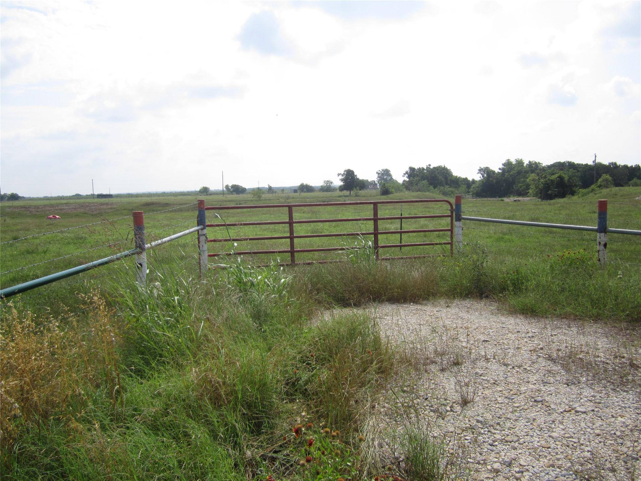 1602 County Road 470, Coupland, TX 78615