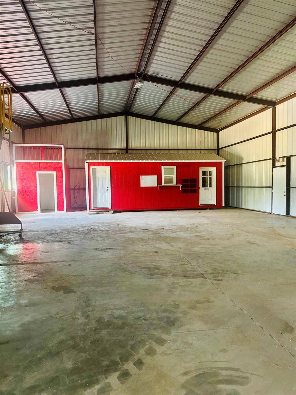 12500 S US Hwy 183 #F, Luling, TX 78648
