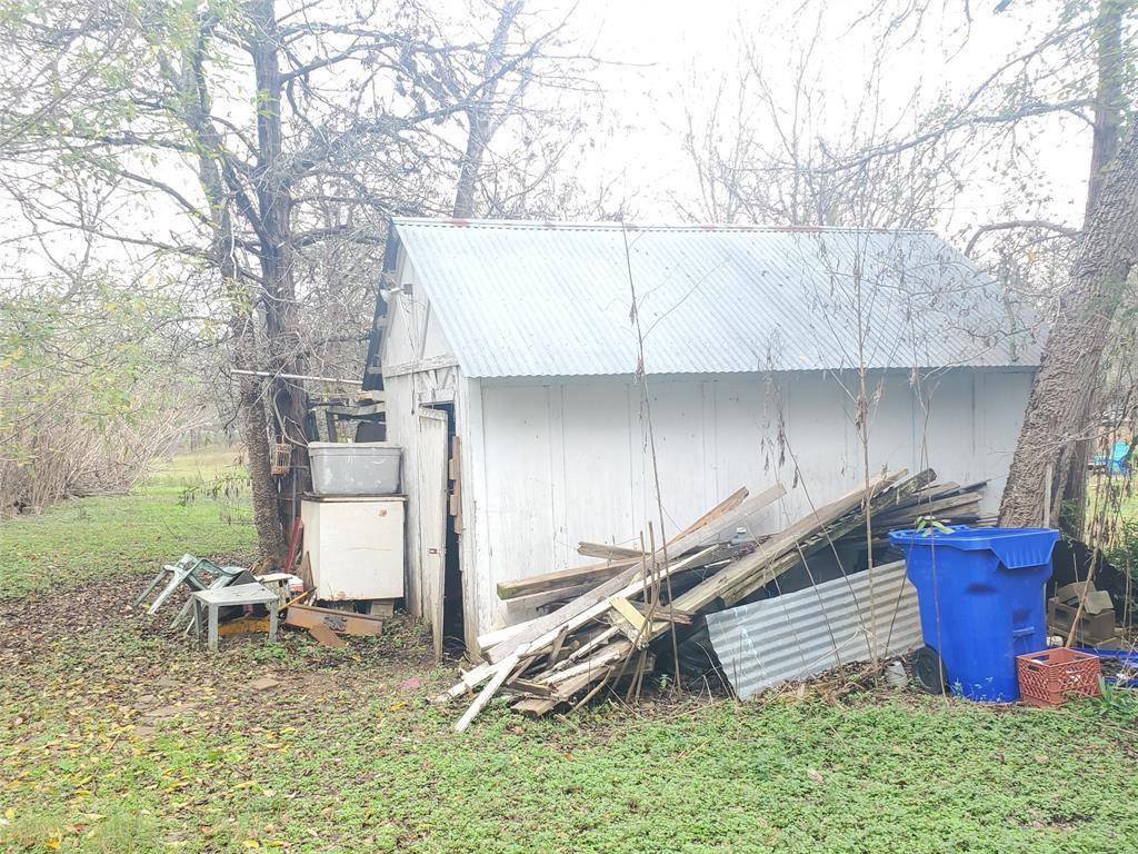 276 Arrowhead DR, Smithville, TX 78957