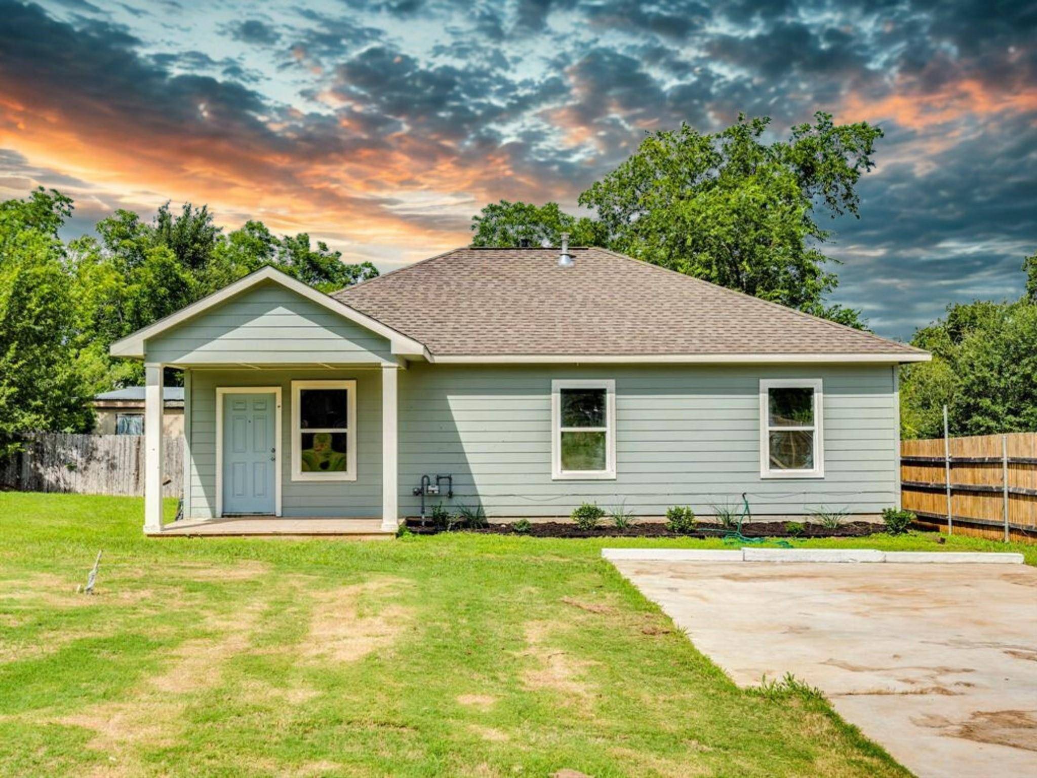 411 S Avenue B, Elgin, TX 78621