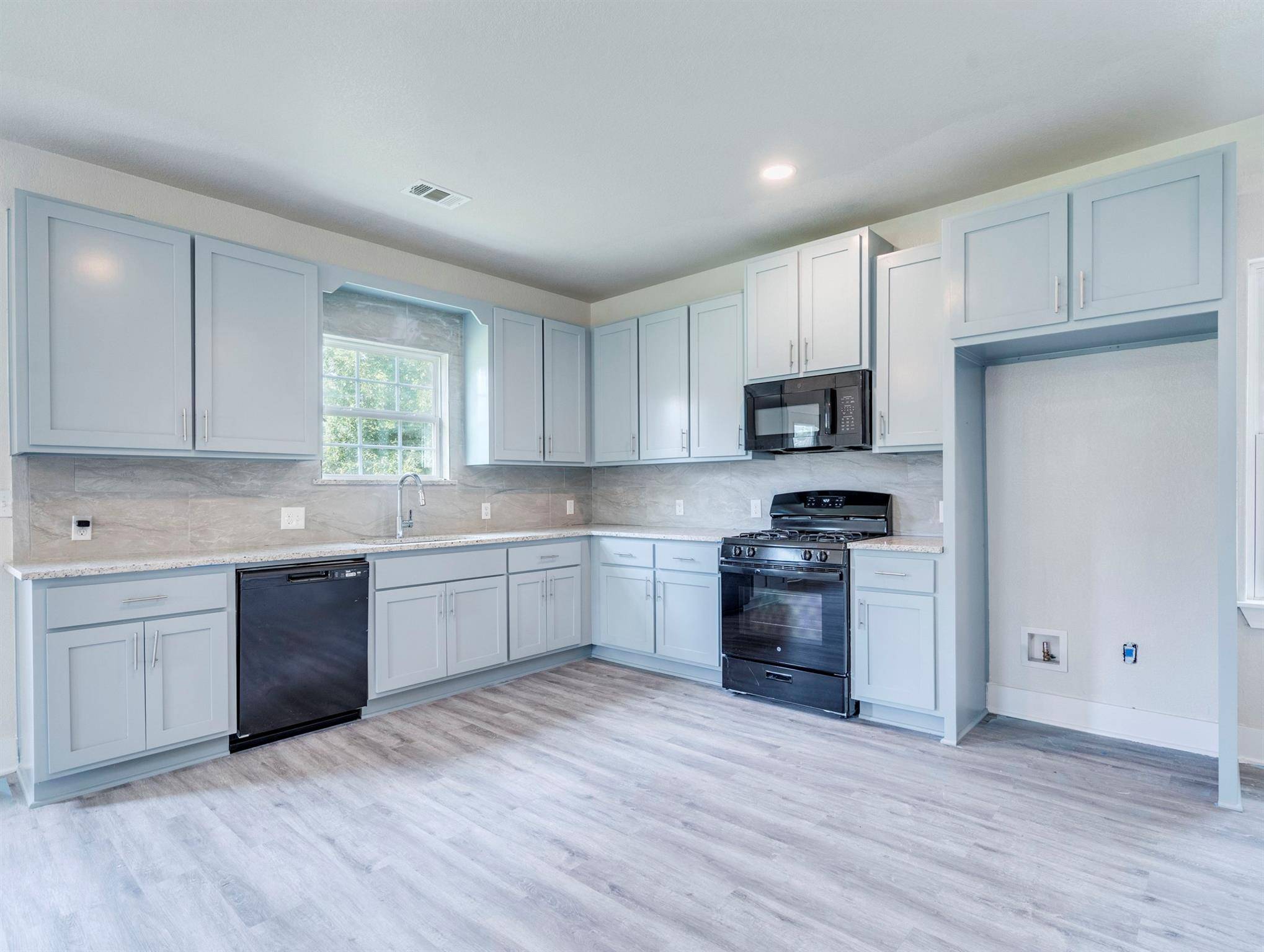 411 S Avenue B, Elgin, TX 78621