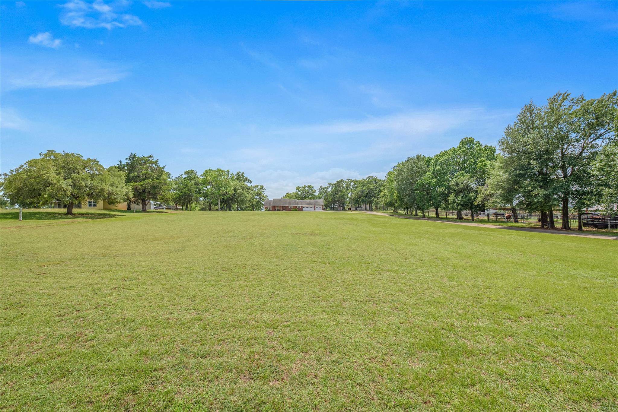 1110 County Road 439, Dime Box, TX 77853