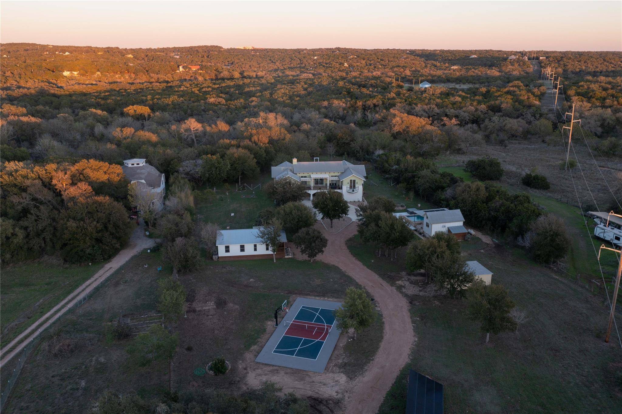 609 S Creekwood DR, Driftwood, TX 78619