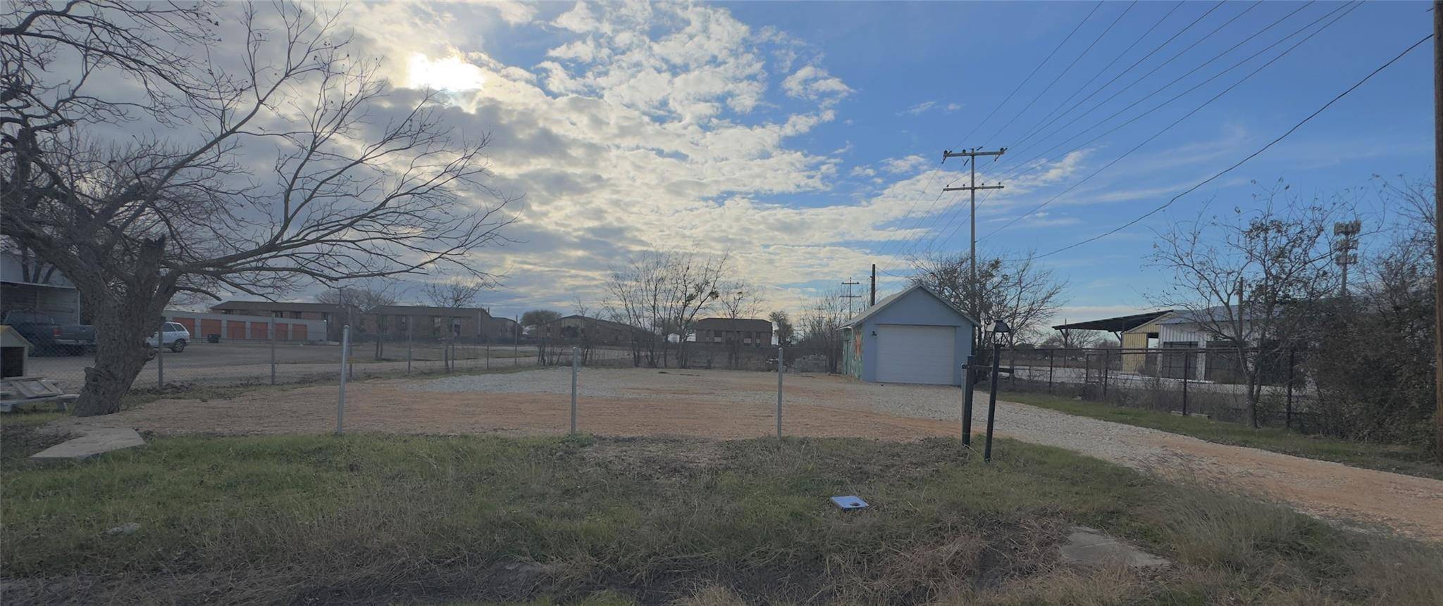 1411 S Commerce ST, Lockhart, TX 78644