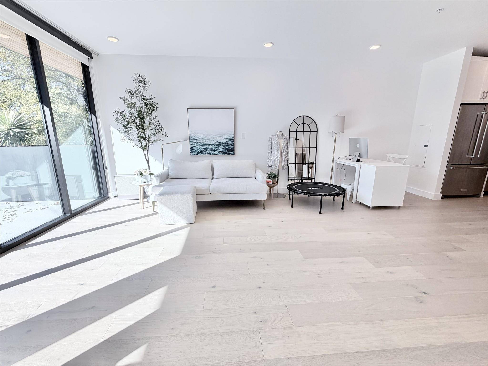 1600 S 1st ST #201, Austin, TX 78704