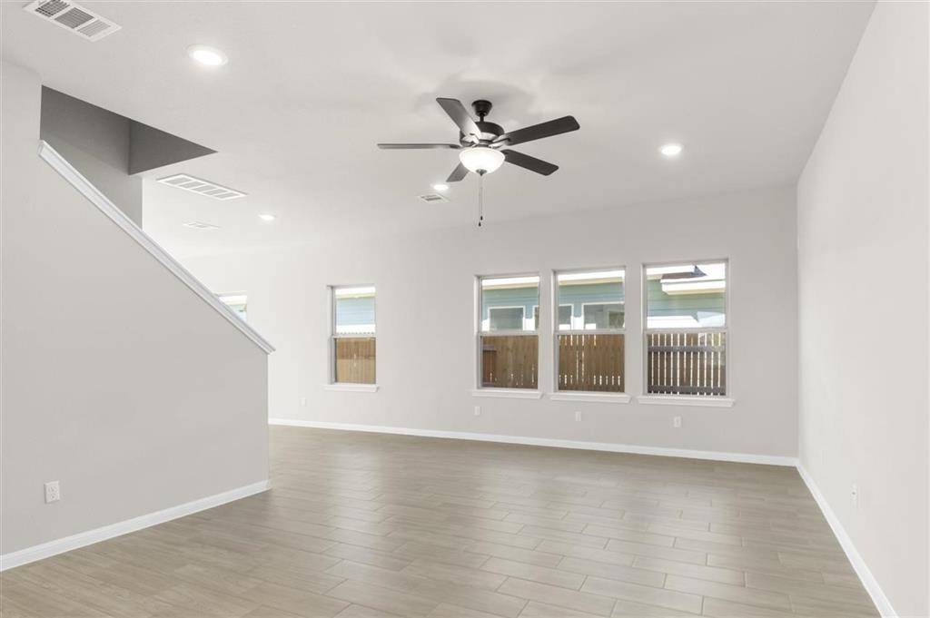 101 Driftwood LN, Bastrop, TX 78602
