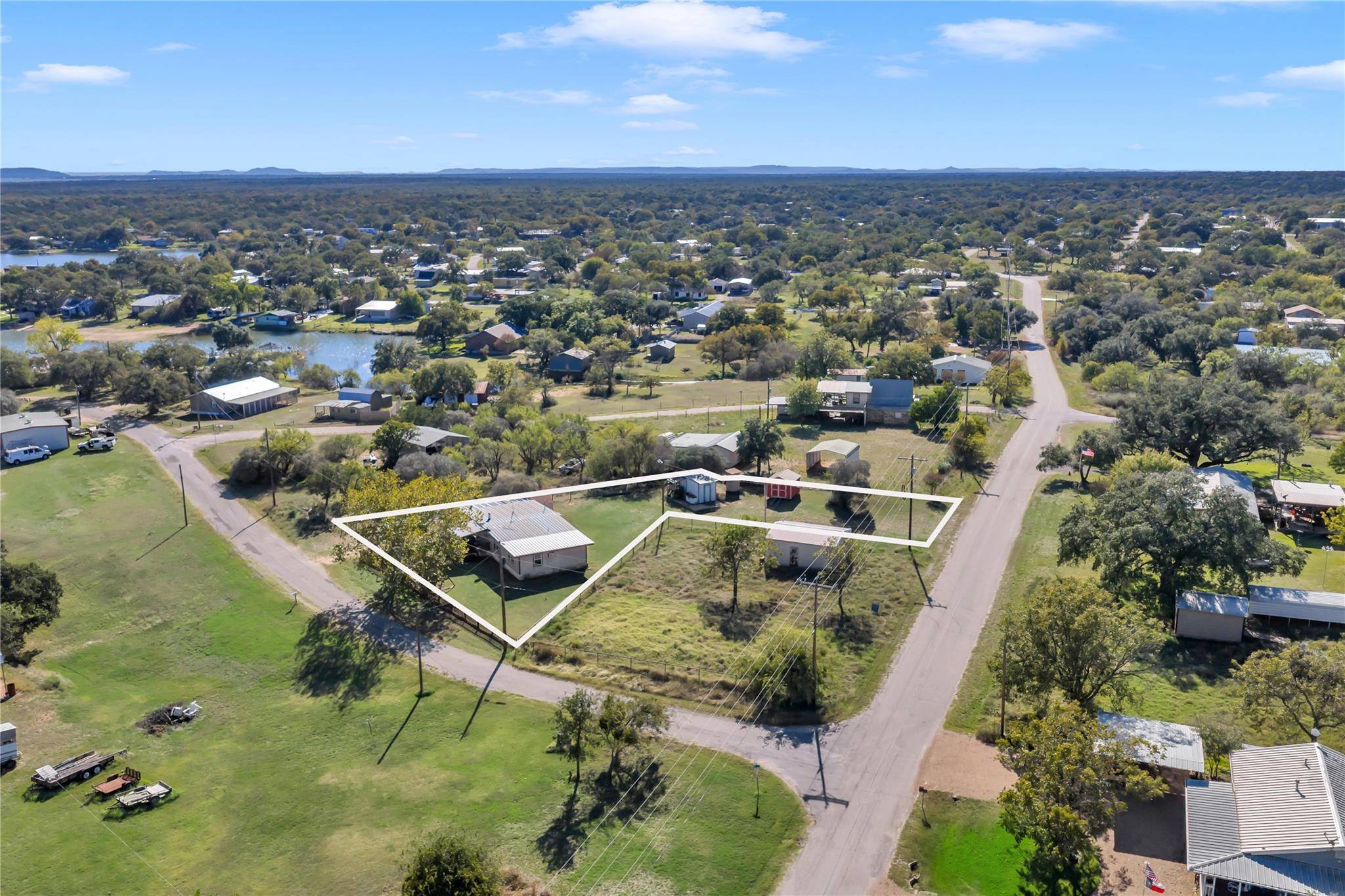 1415 Bee LN, Tow, TX 78672