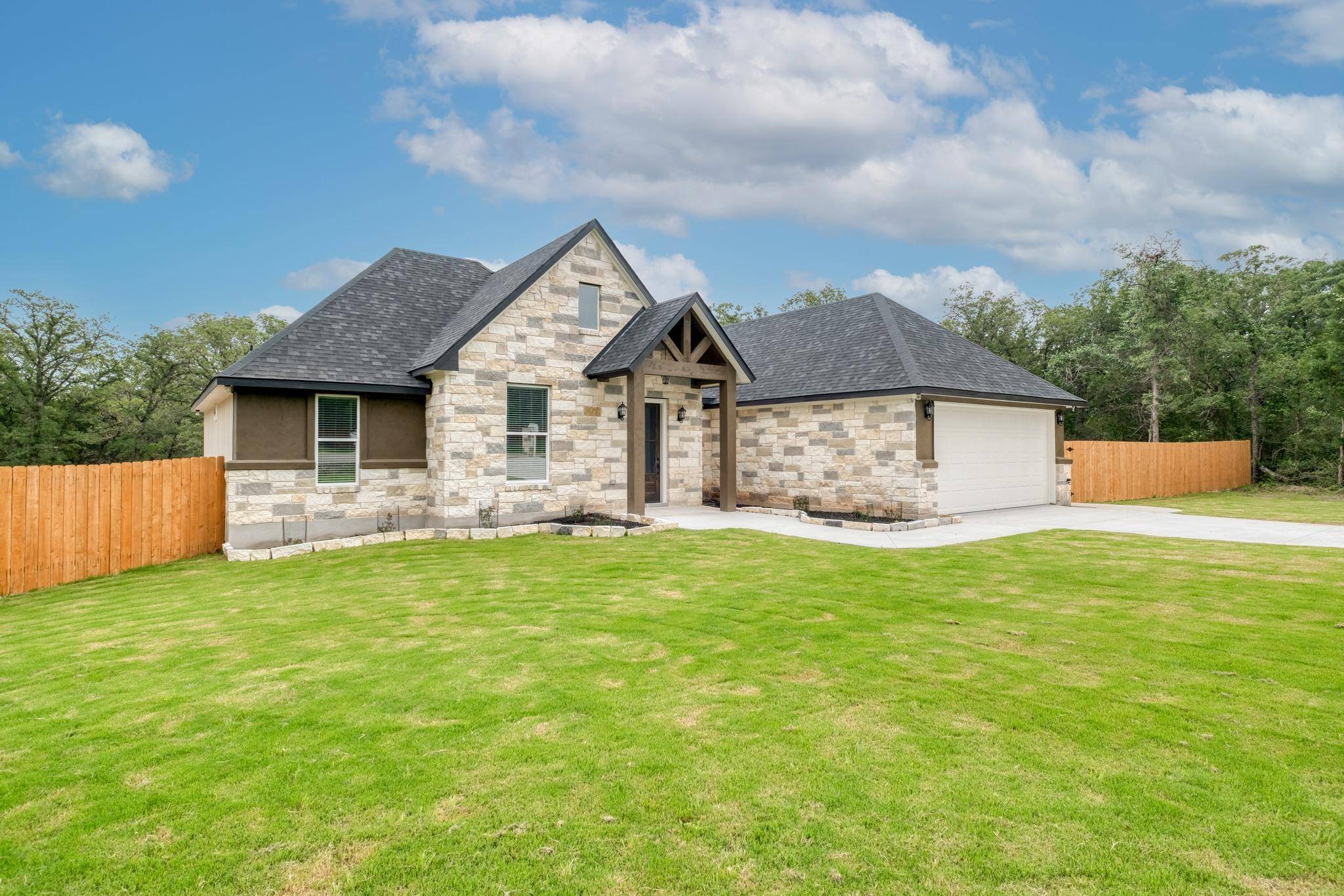 116 Pine Point CV, Elgin, TX 78621