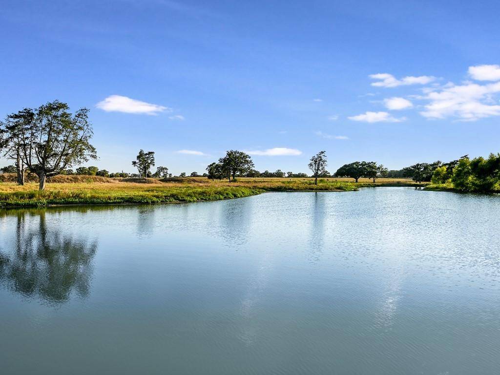 1584 County Road 226 RD, Giddings, TX 78942