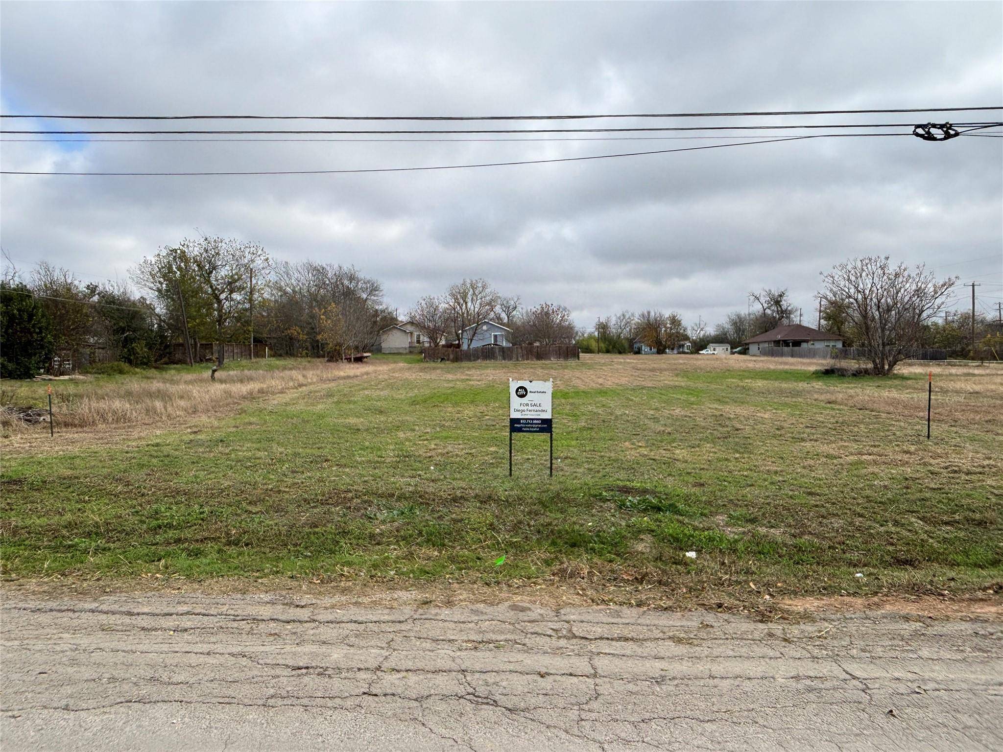 1302 Frink ST, Taylor, TX 76574