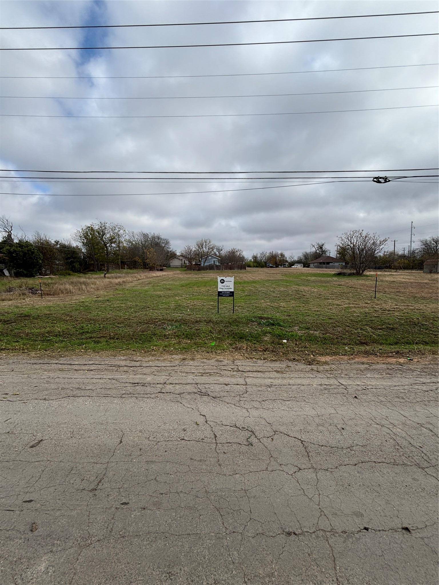 1302 Frink ST, Taylor, TX 76574