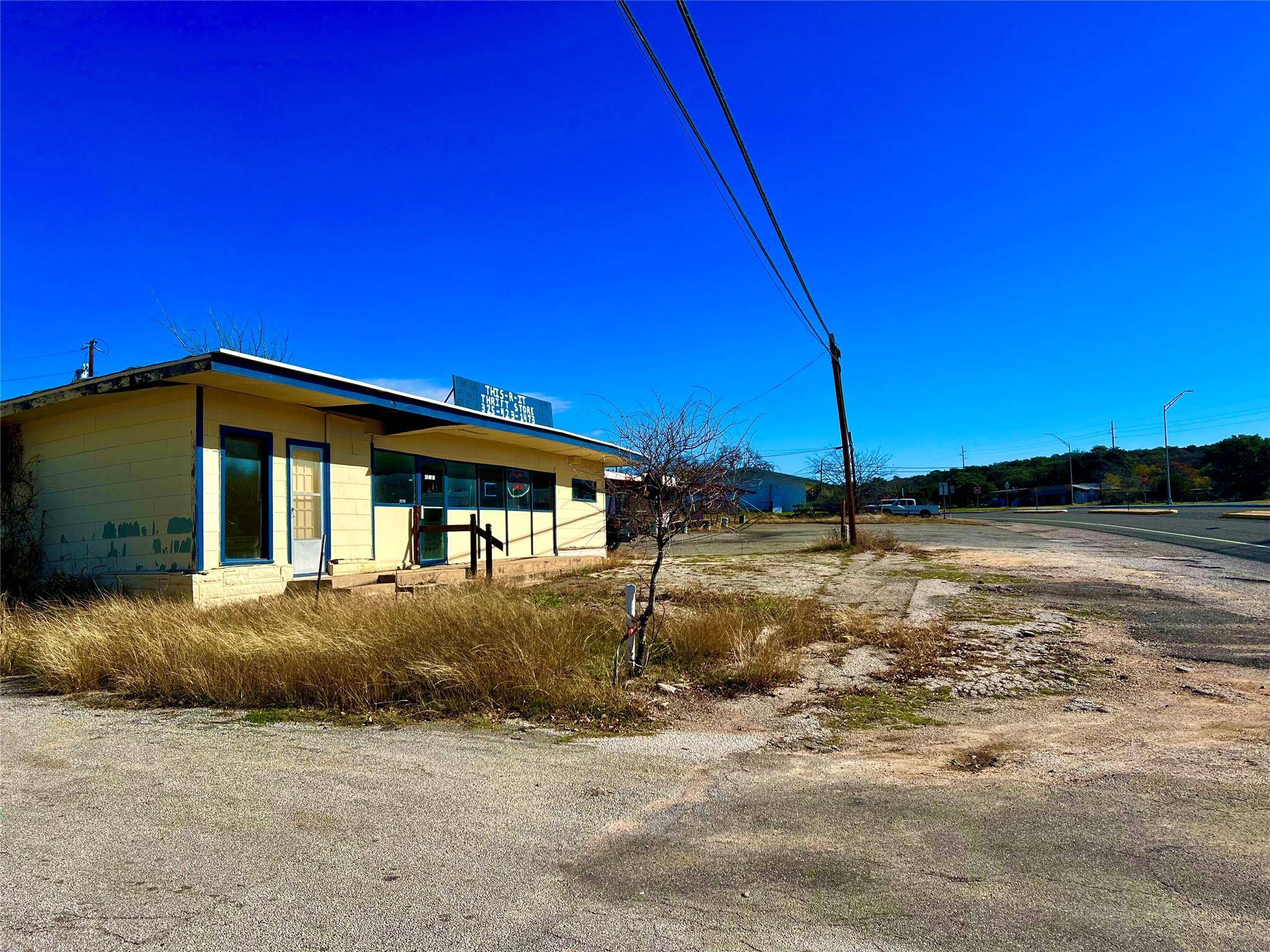 220 HWY 261, Kingsland, TX 78639