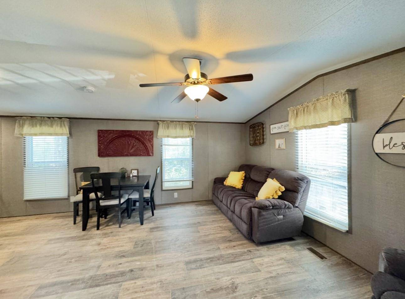 1575 County Road B RD, Lexington, TX 78947