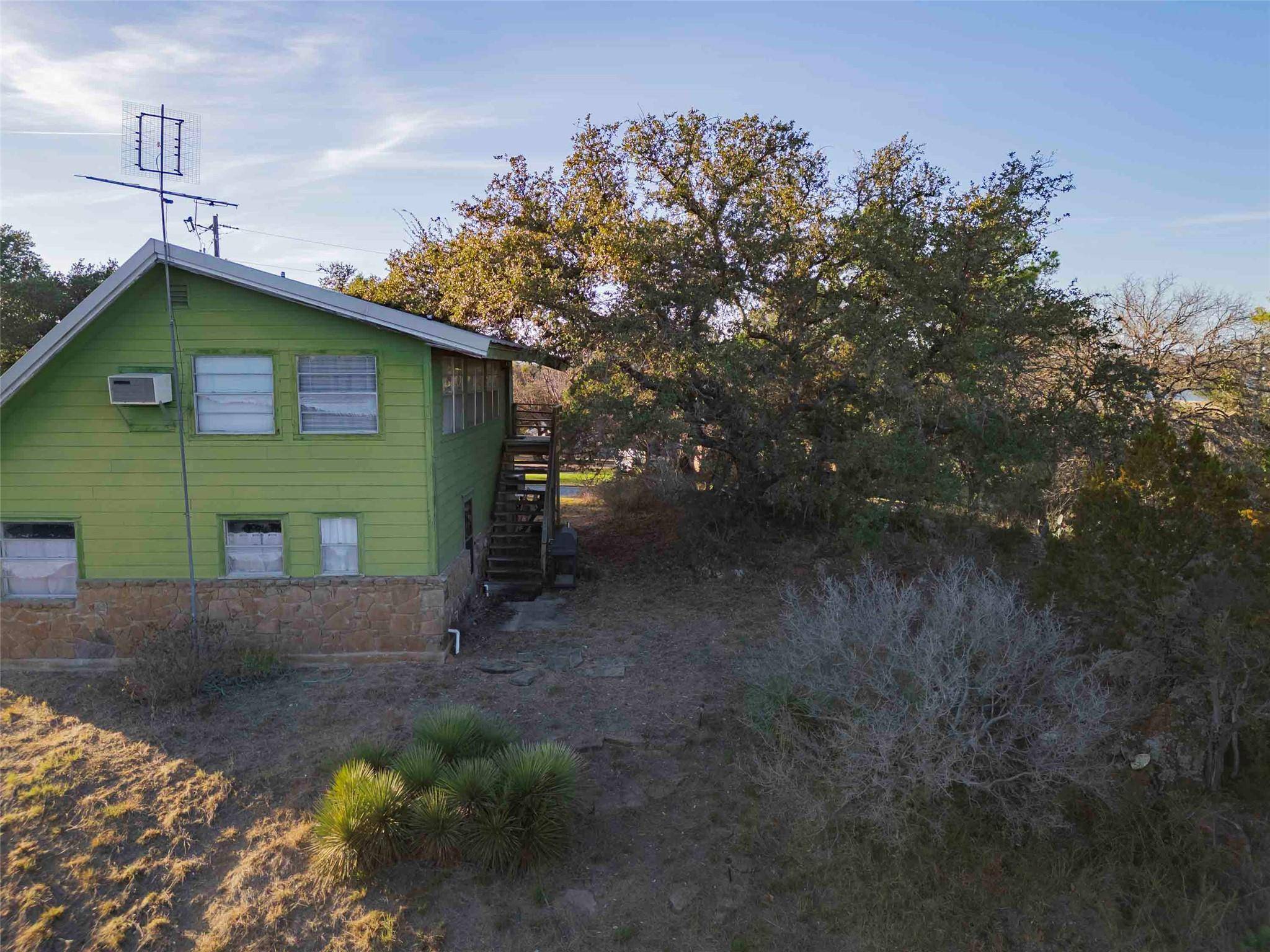 185 Roadrunner LN, Burnet, TX 78611