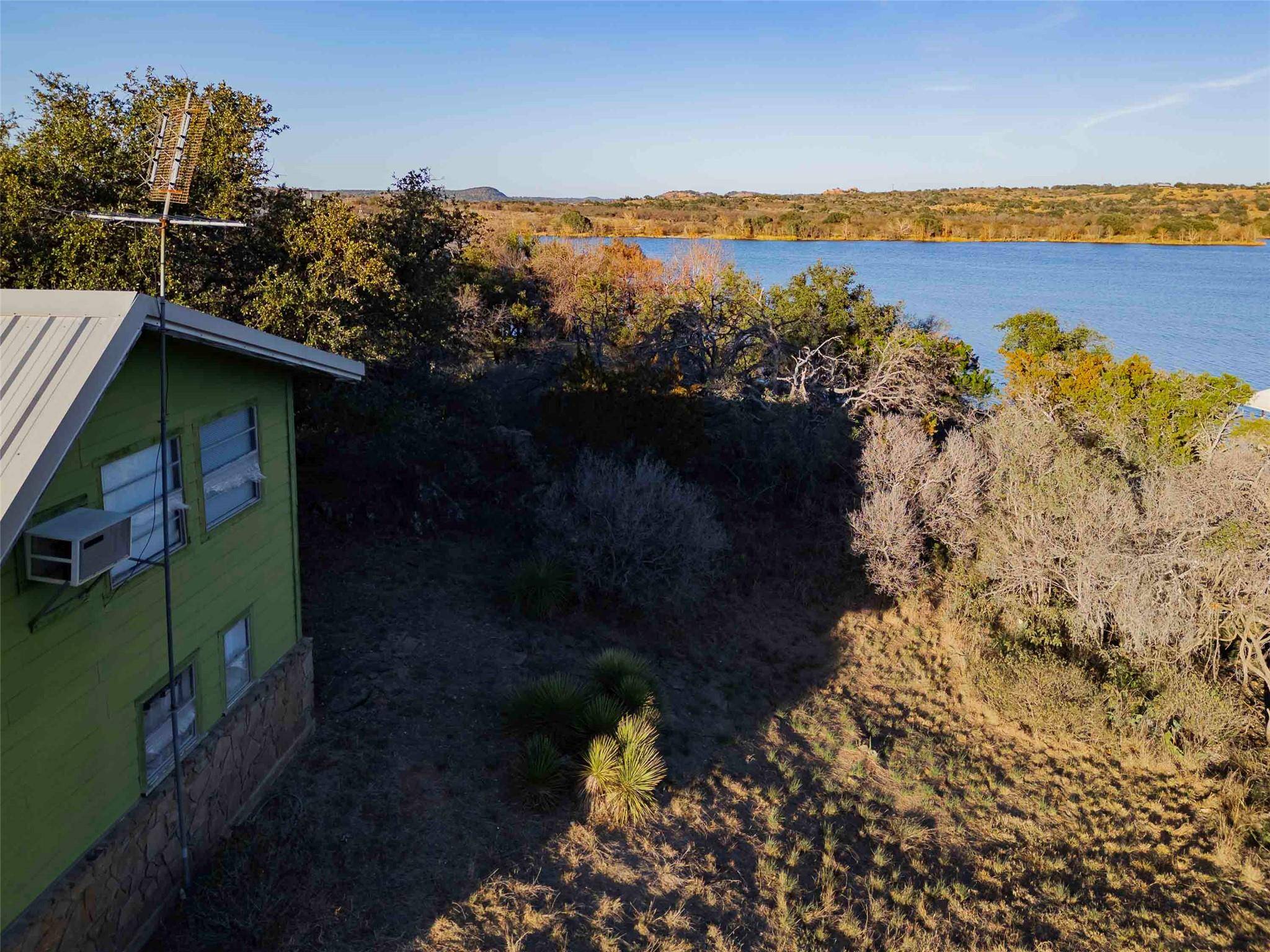 185 Roadrunner LN, Burnet, TX 78611