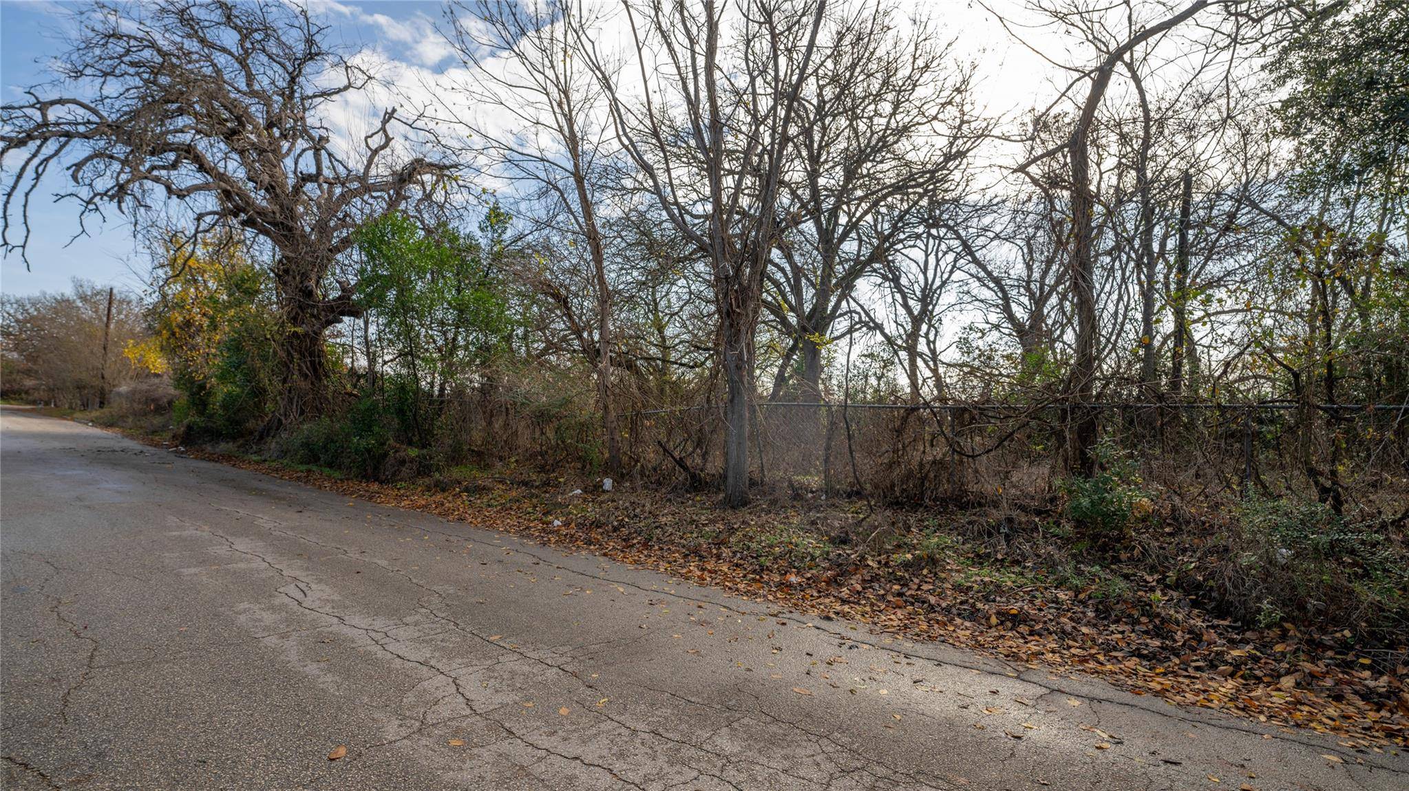303 Yoakum St, Rockdale, TX 76567