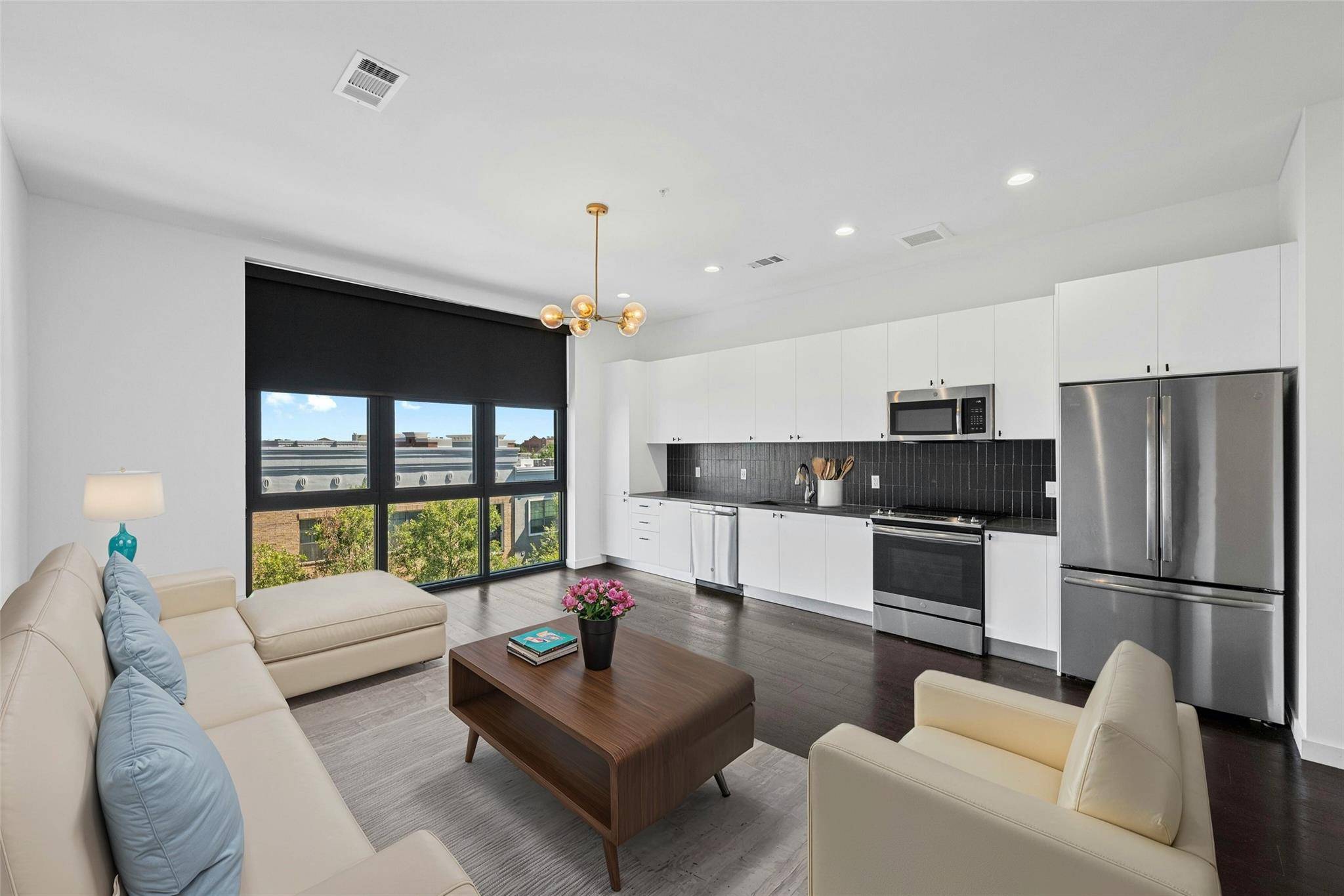 800 Embassy DR #412, Austin, TX 78702