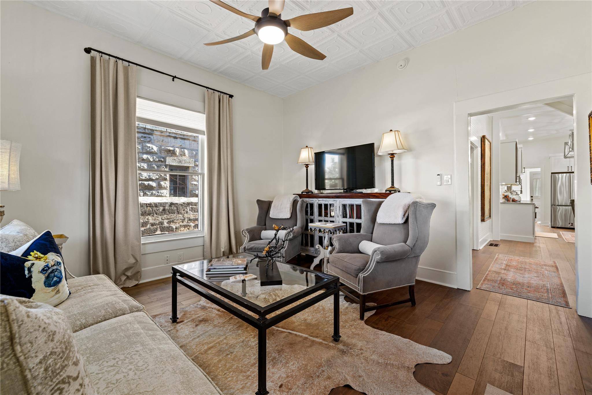 119 W San Antonio ST, Fredericksburg, TX 78624