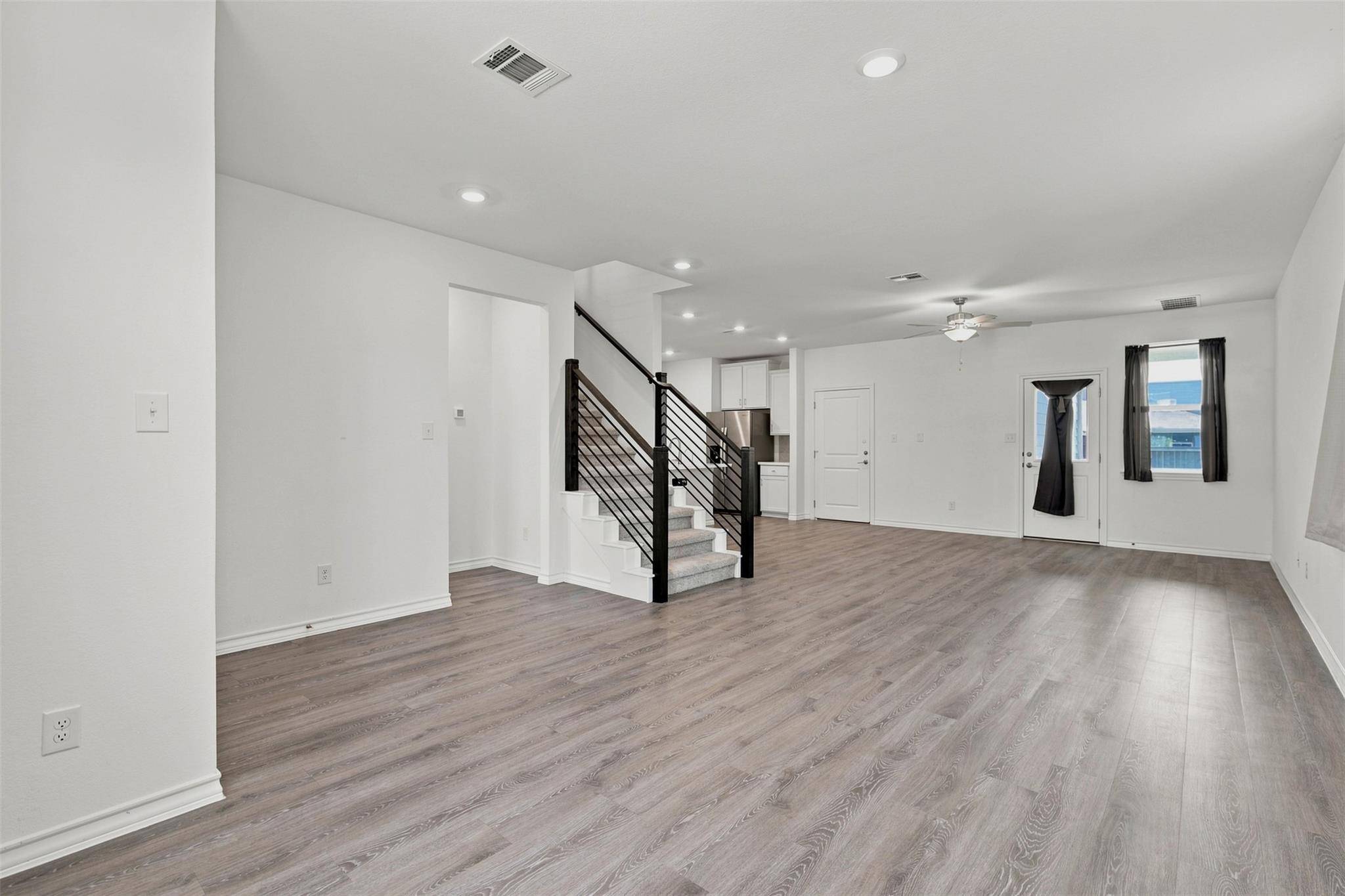 102 Gracie WAY, Hutto, TX 78634