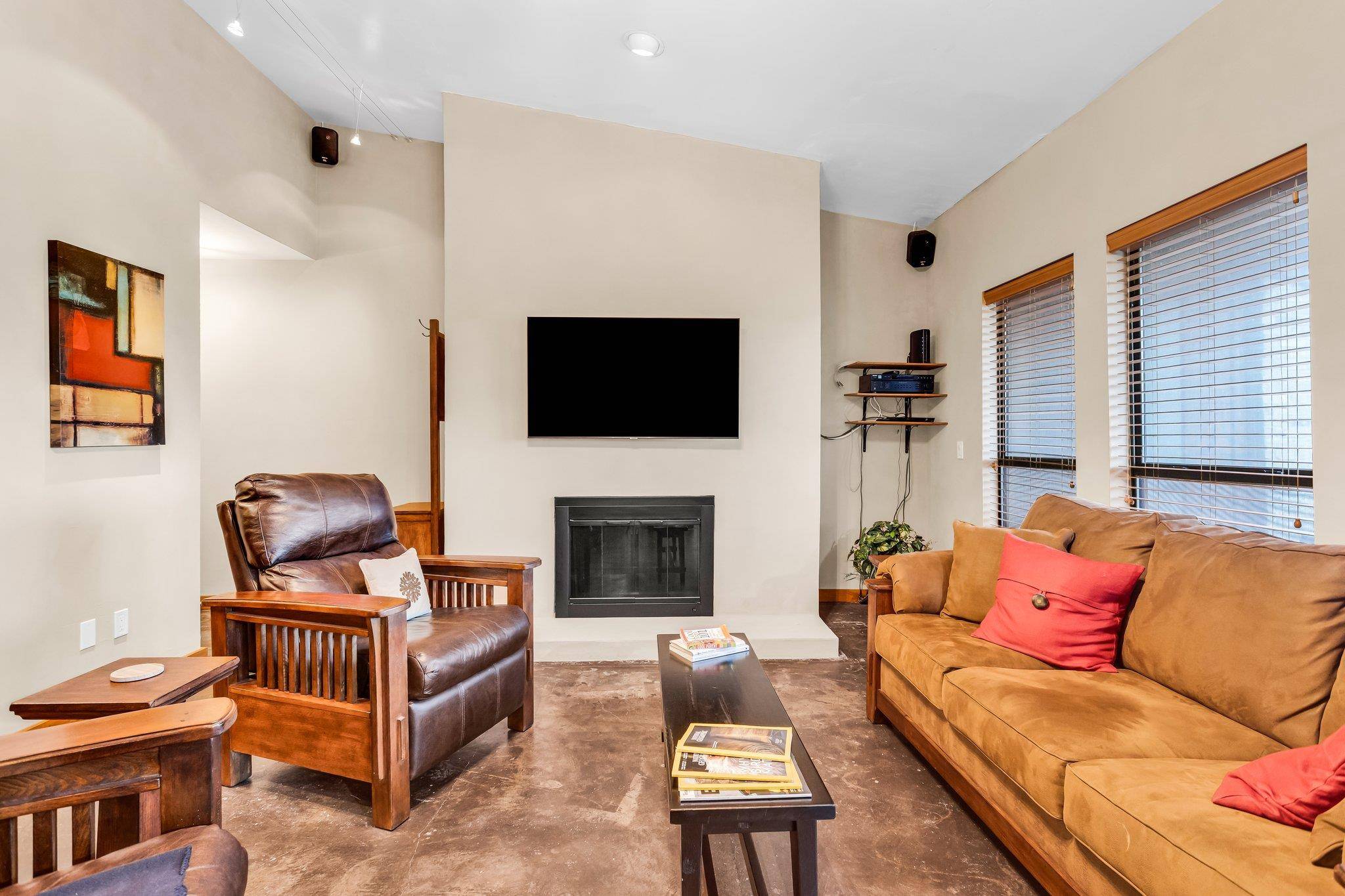 1406 Windsor RD #305, Austin, TX 78703