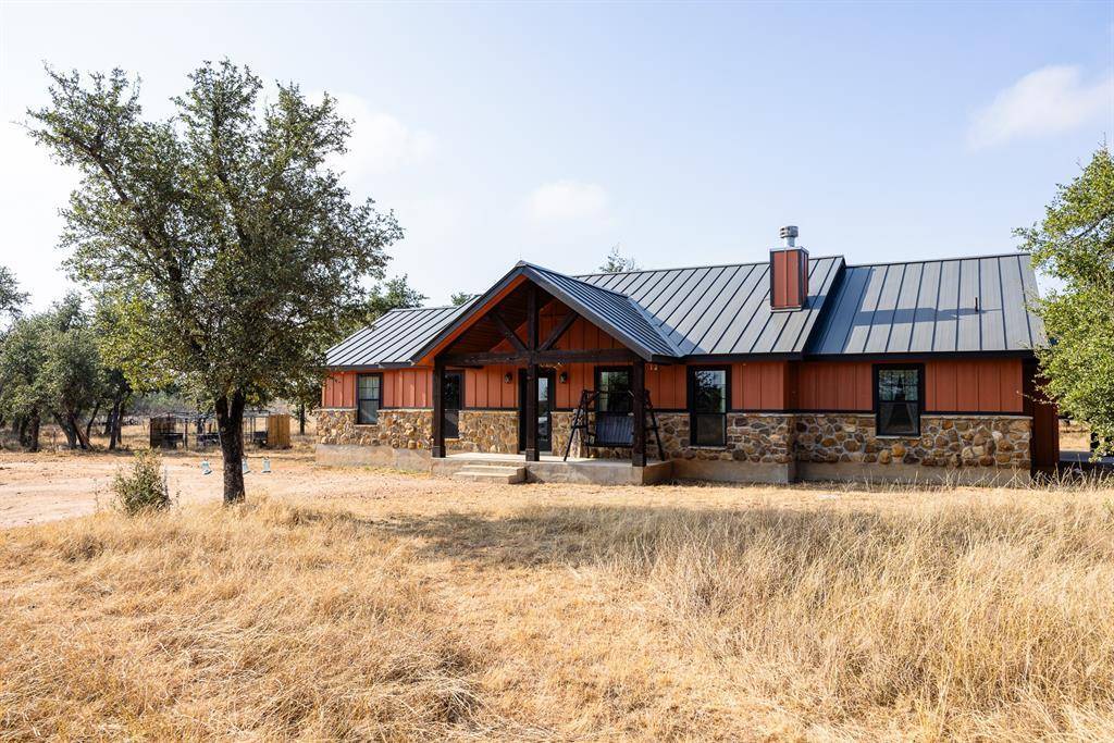 300 Kiowa Creek TRL, Fredericksburg, TX 78624