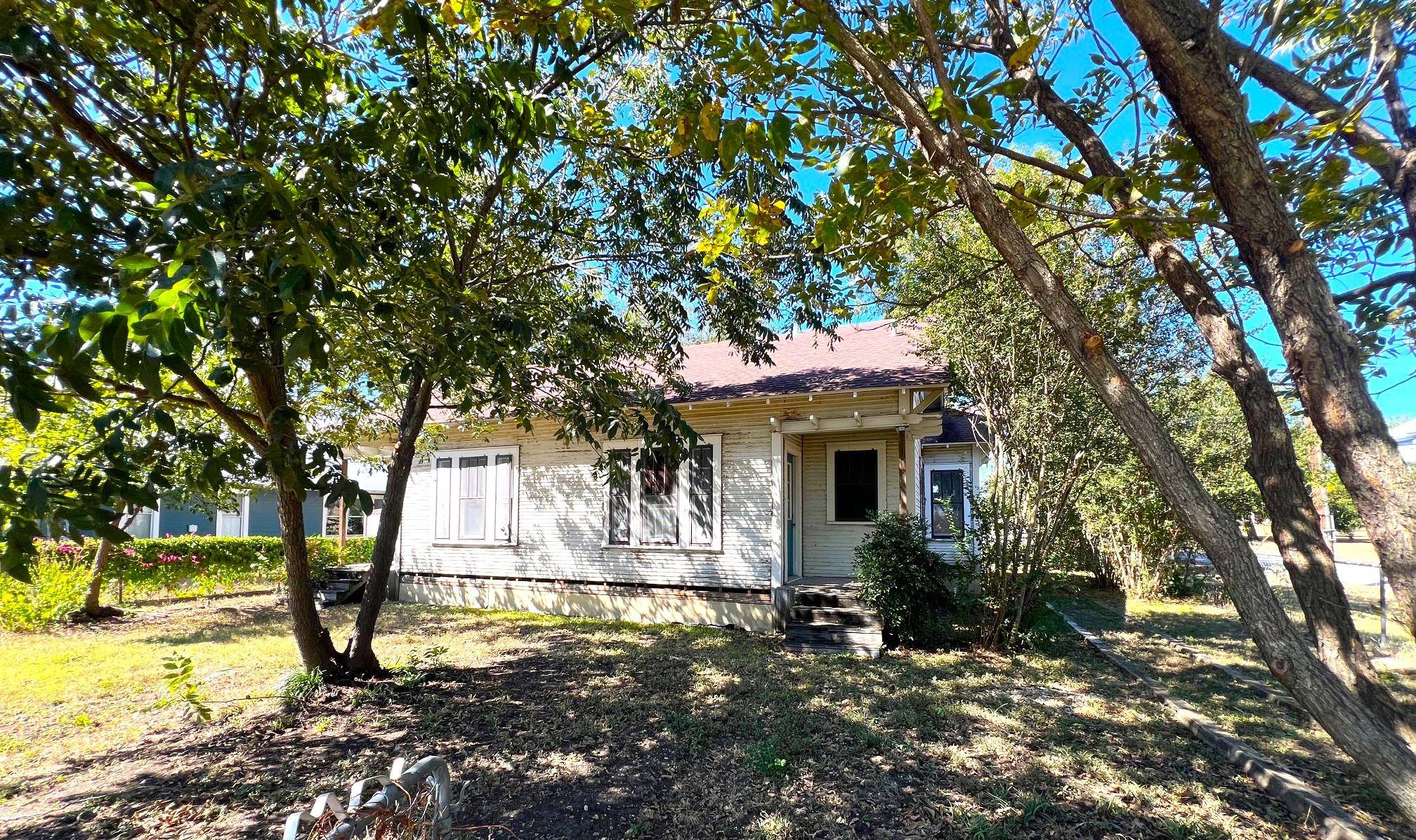 525 Washburn ST, Taylor, TX 76574