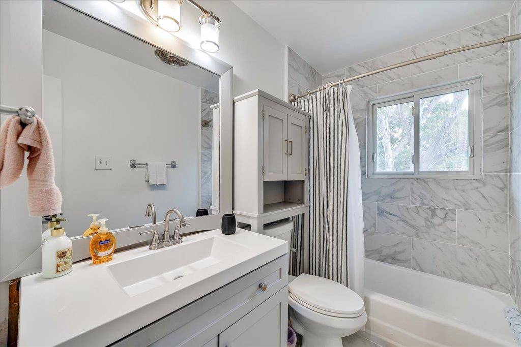 8001 Briarwood LN, Austin, TX 78757