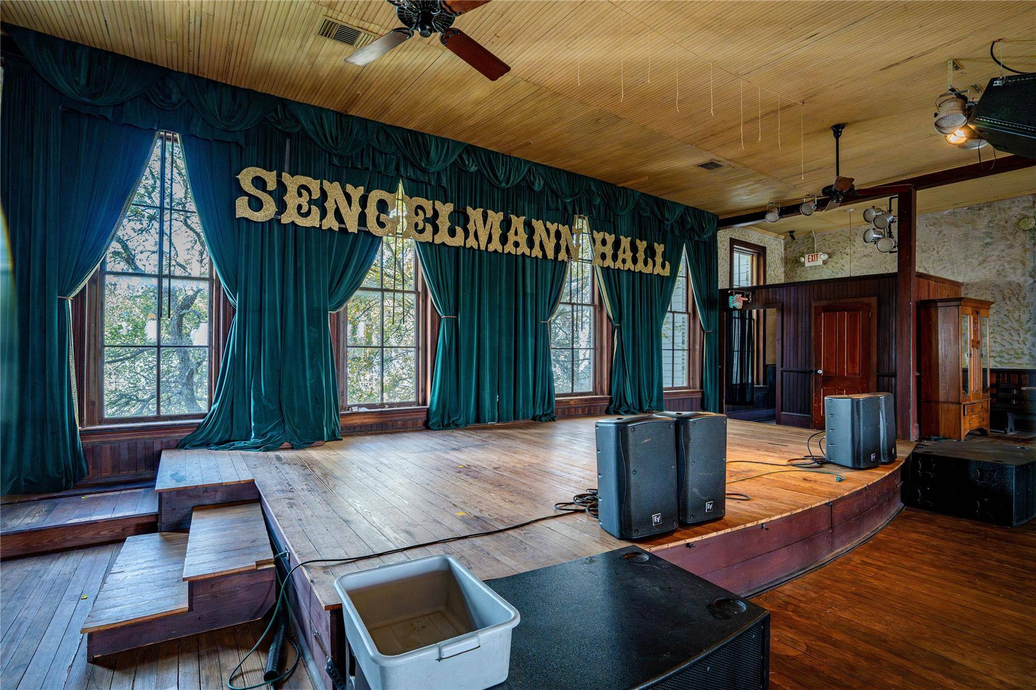 531 N Main ST, Schulenburg, TX 78956