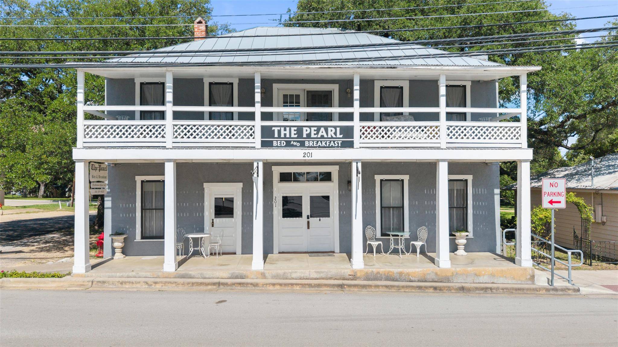 201 N Nugent Ave, Johnson City, TX 78636