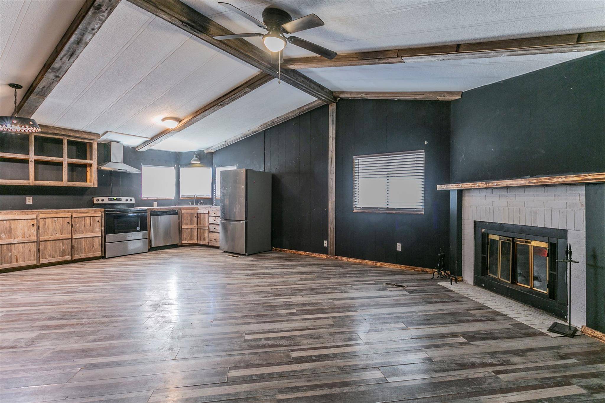 6384 E FM 485, Cameron, TX 76520