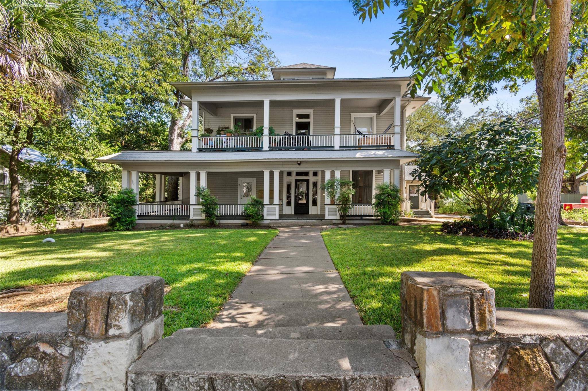 527 W San Antonio ST, San Marcos, TX 78666