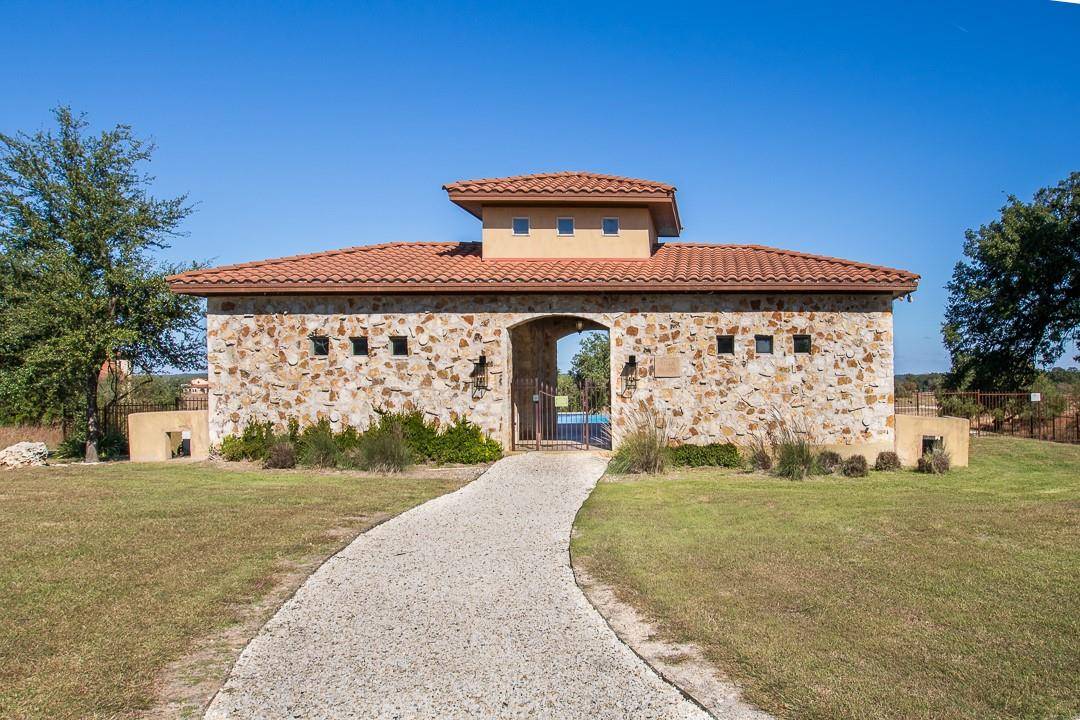 204 Via Daniela, Florence, TX 76527