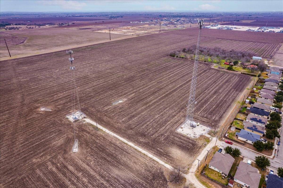 530 Continental DR, Seguin, TX 78155