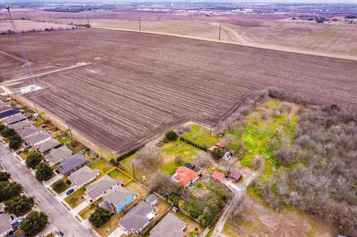 530 Continental DR, Seguin, TX 78155