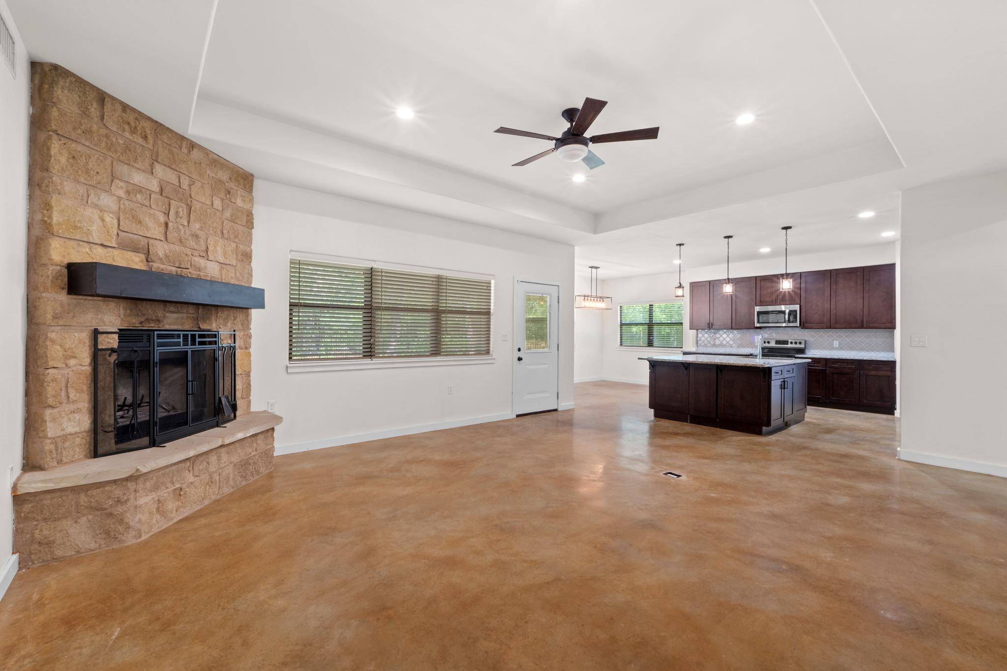 122 N Pohakea DR, Bastrop, TX 78602