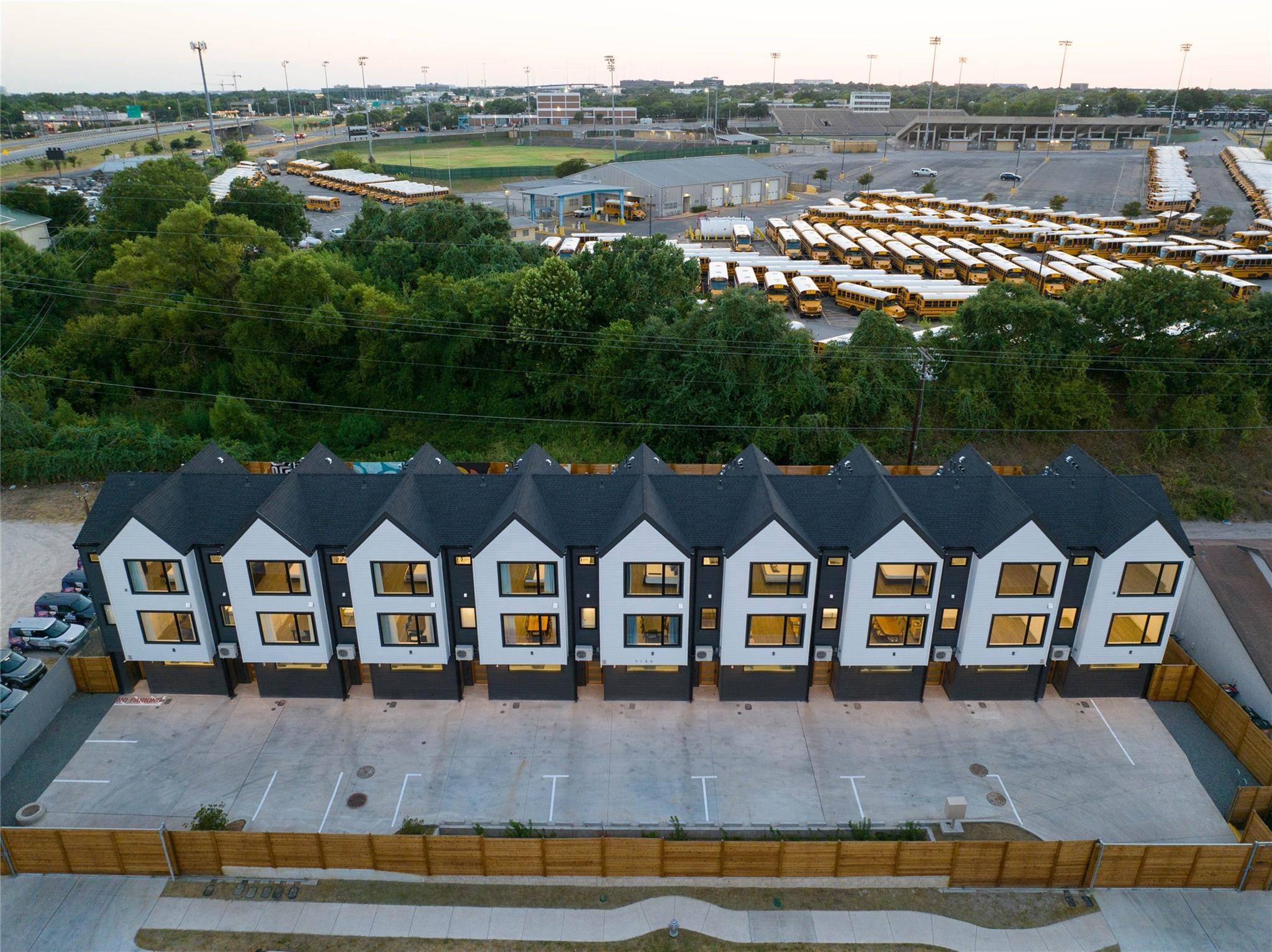 7104 Creekside DR, Austin, TX 78752