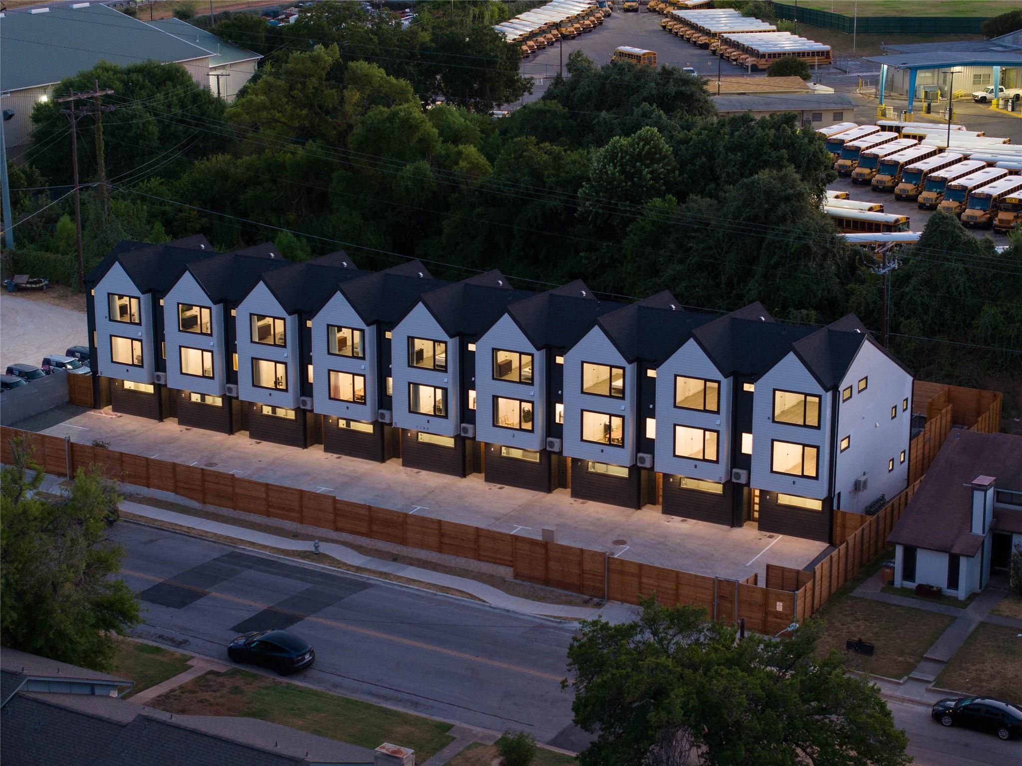 7104 Creekside DR, Austin, TX 78752